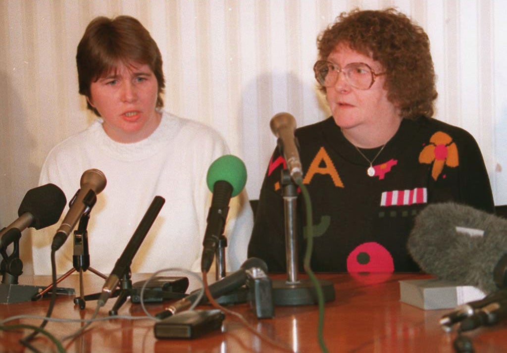 Merten’s sister Sharon Howarth, left, and their mother, Barbara Mertens, make an appeal for information in 1995