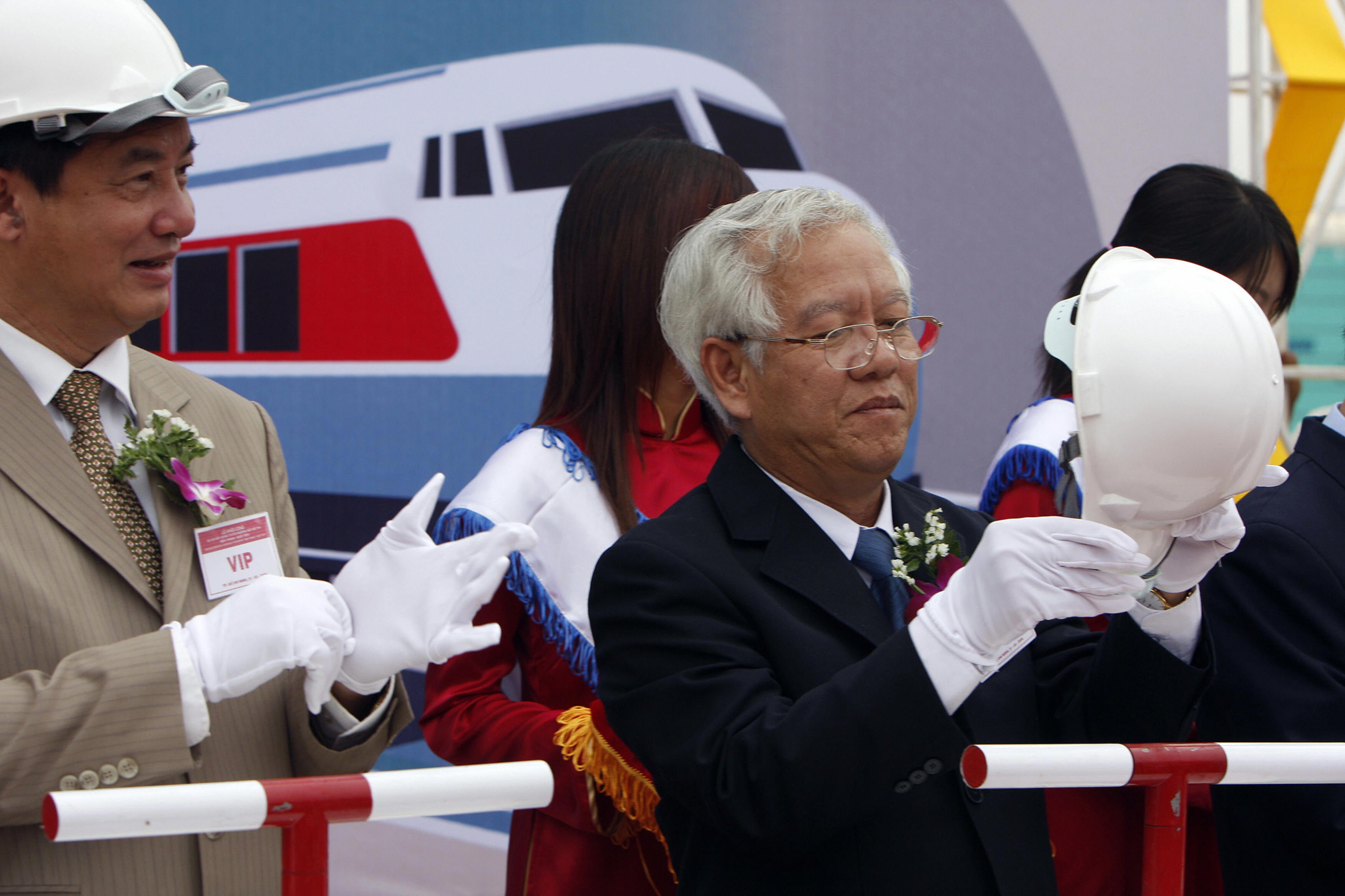 The then Vietnamese Minister of Transport Ho Nghia Dung (L) and Ho Chi Minh city mayor Le Hoang Quan at the ground-breaking ceremony back in 2008