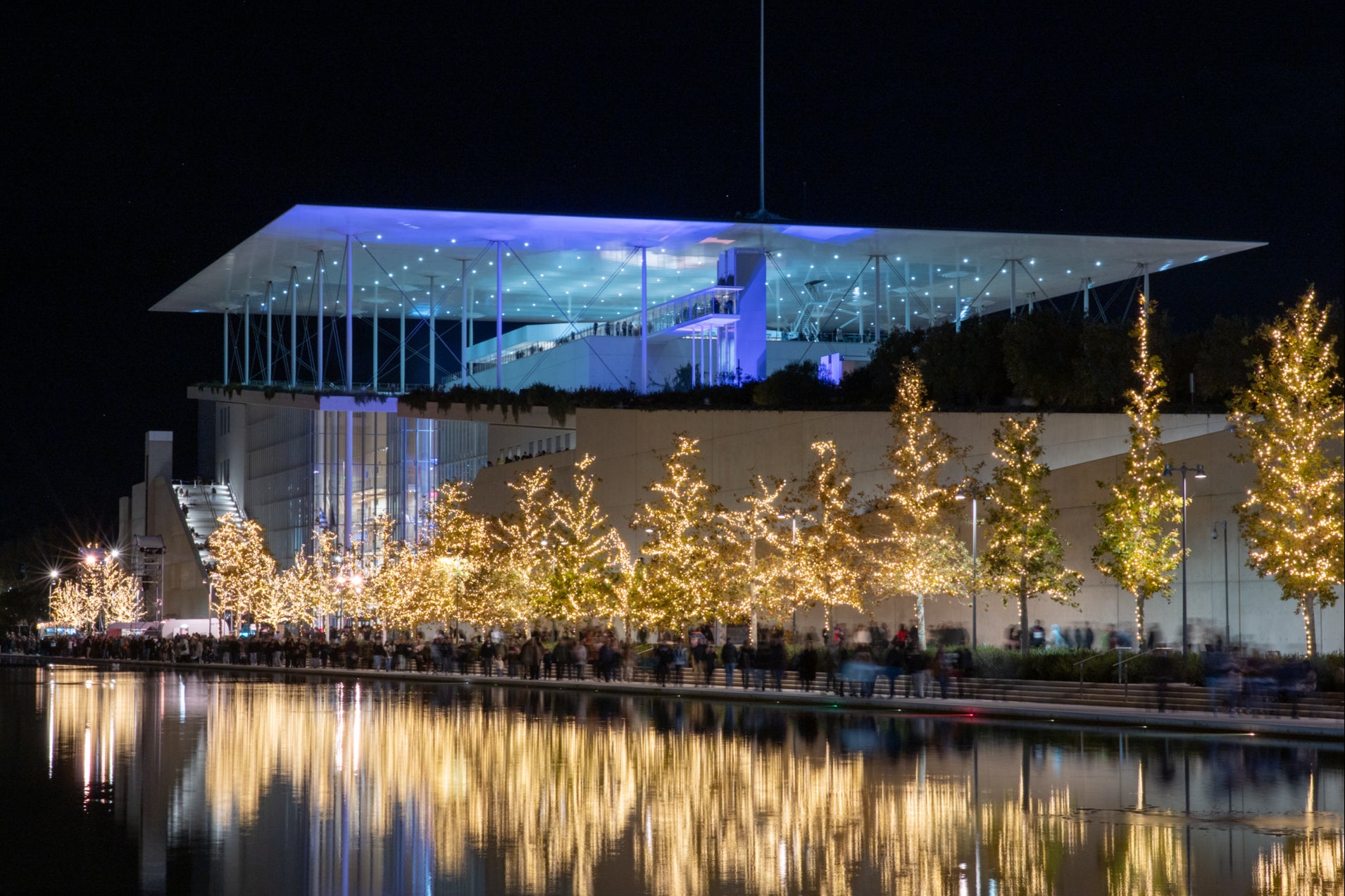 Let there be light: The Stavros Niarchos Foundation Cultural Center and its beautiful festive light displays in the winter season