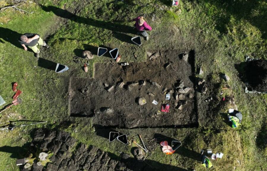 Archaeologists excavate three wealthy women’s graves from Viking Age in Norway