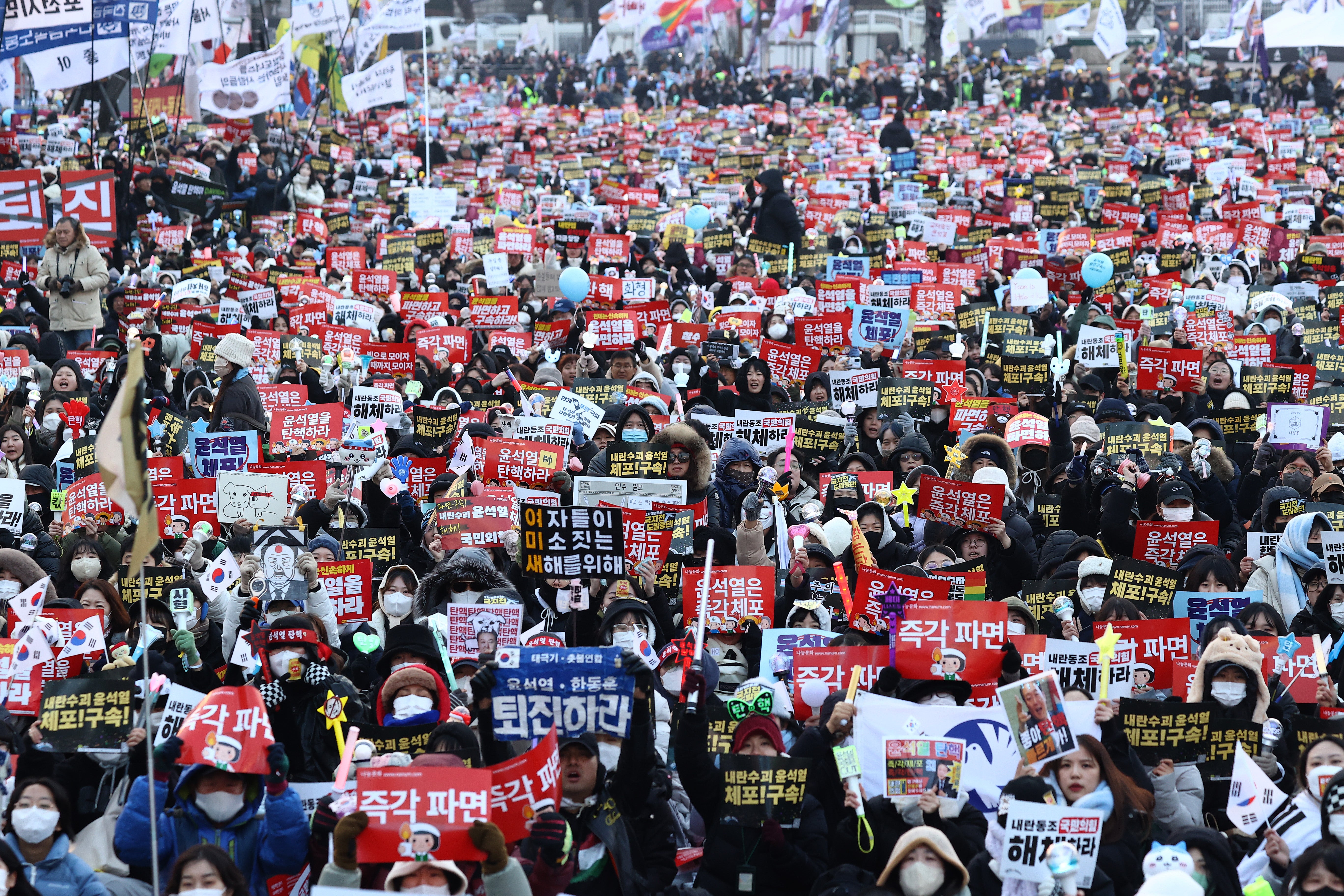 Protesters demonstrate against President Yoon on December 21, 2024 in Seoul, South Korea