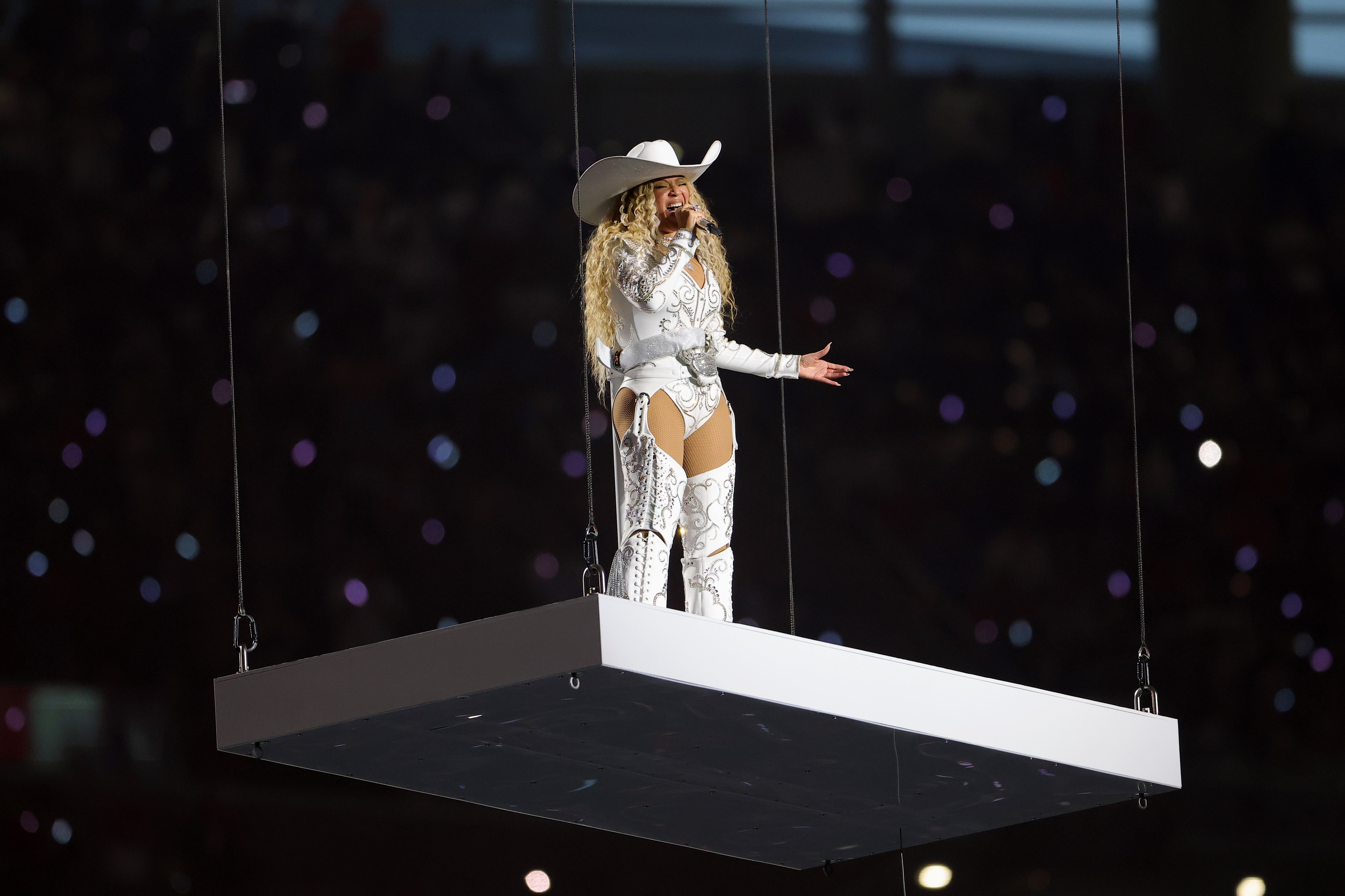 Beyoncé shined during her NFL Christmas Gameday halftime show