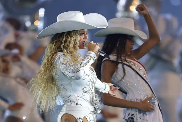 <p>Beyoncé shined during her NFL halftime show</p>