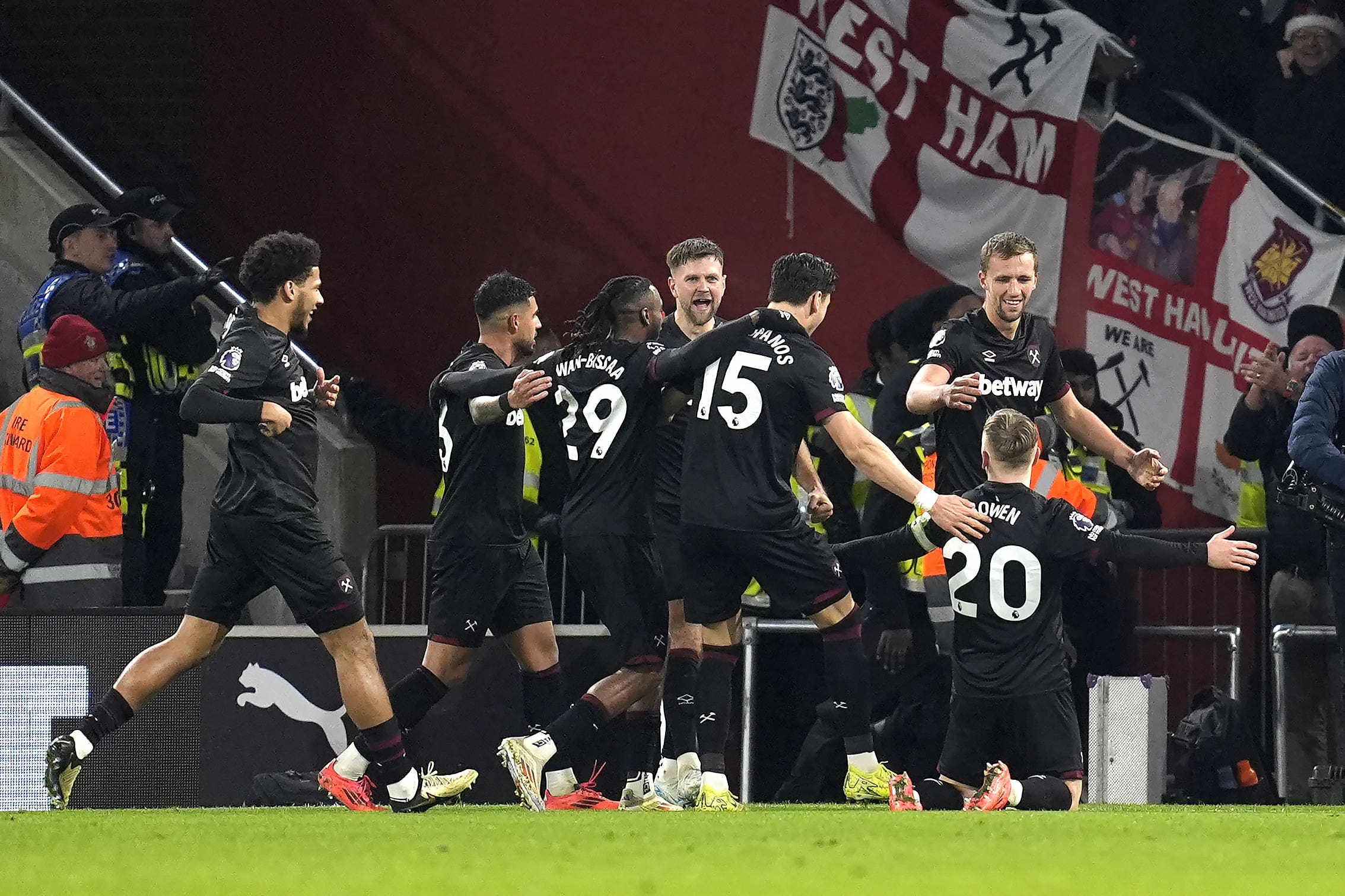 West Ham United’s Jarrod Bowen celebrates scoring the wining goal (Andrew Matthews/PA)