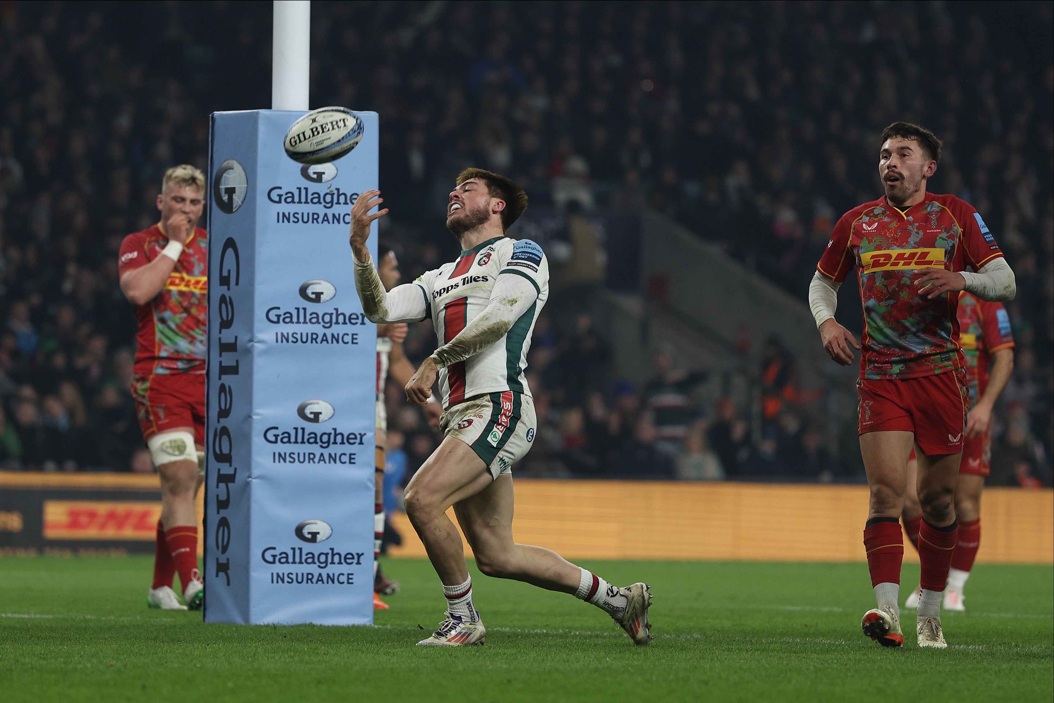 Ollie Hassell-Collins celebrates his try