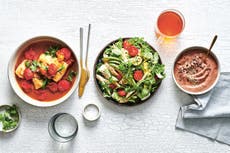 Day four of our exclusive five-day keto meal plan: Cacao smoothie bowl, caprese salad and black rock cod