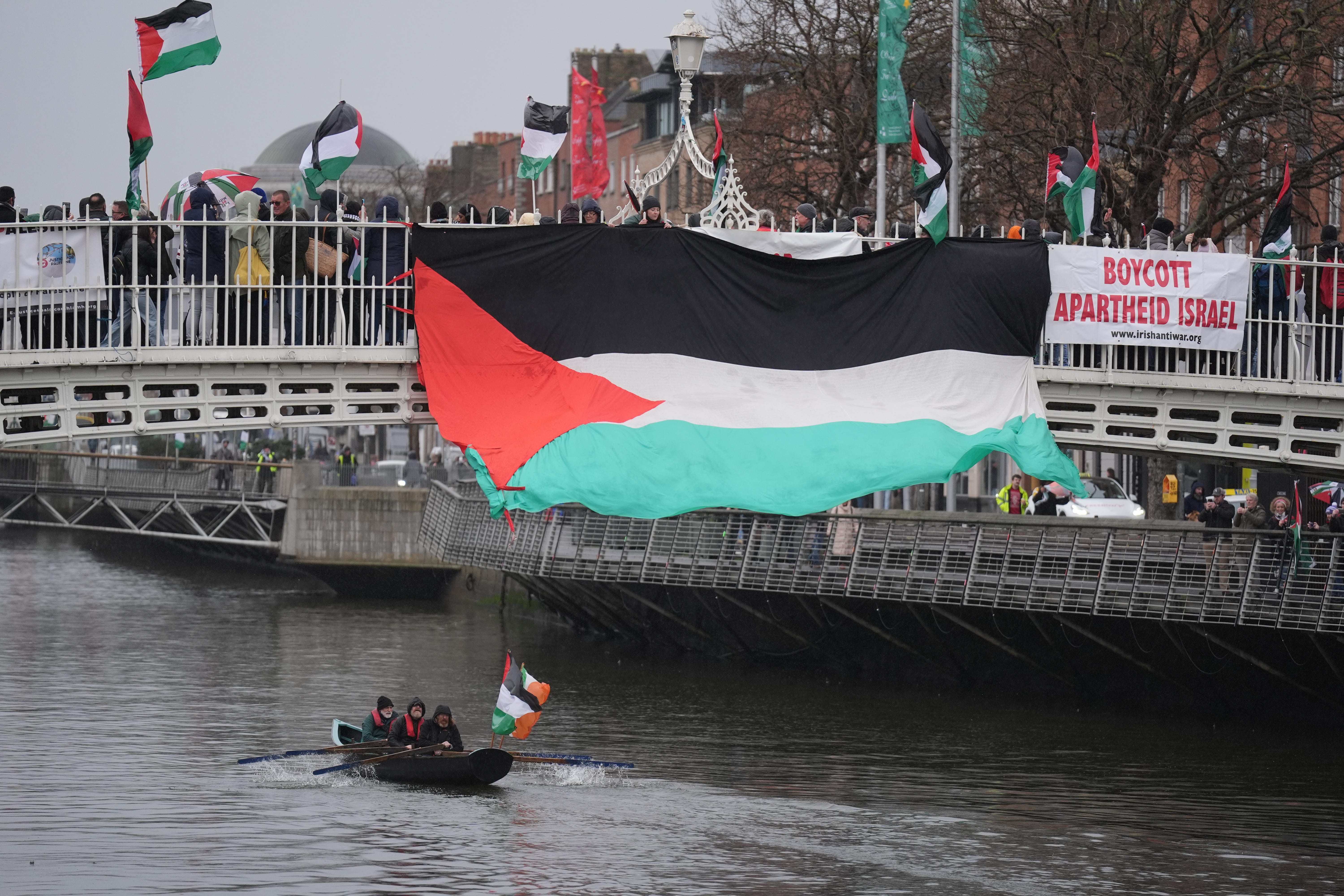 NUJ members hold a vigil on Dublin’s Ha’penny Bridge in protest at the killings of journalists in Gaza (Niall Carson/PA)