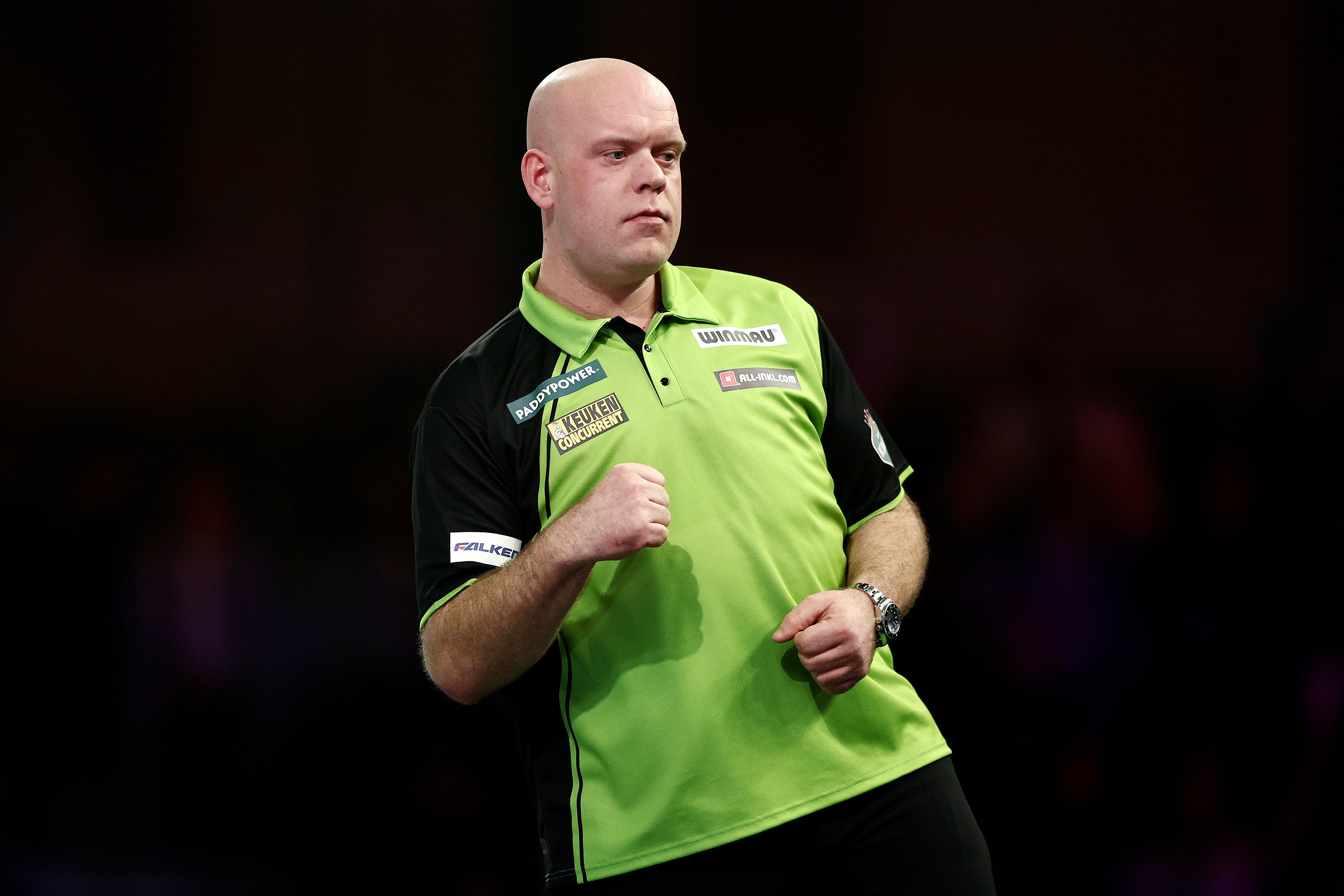 Michael van Gerwen kept his pursuit of a fourth world title allive