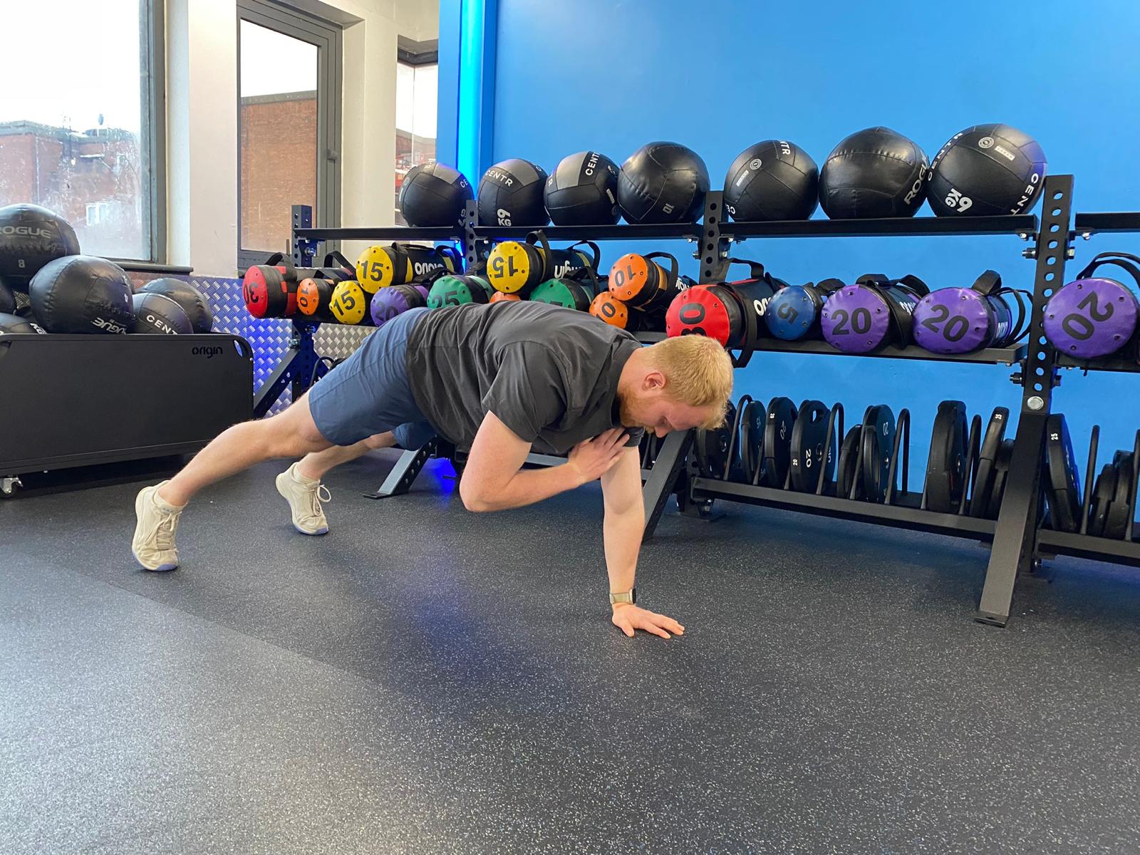 The Independent’s fitness writer Harry Bullmore performing a plank shoulder tap