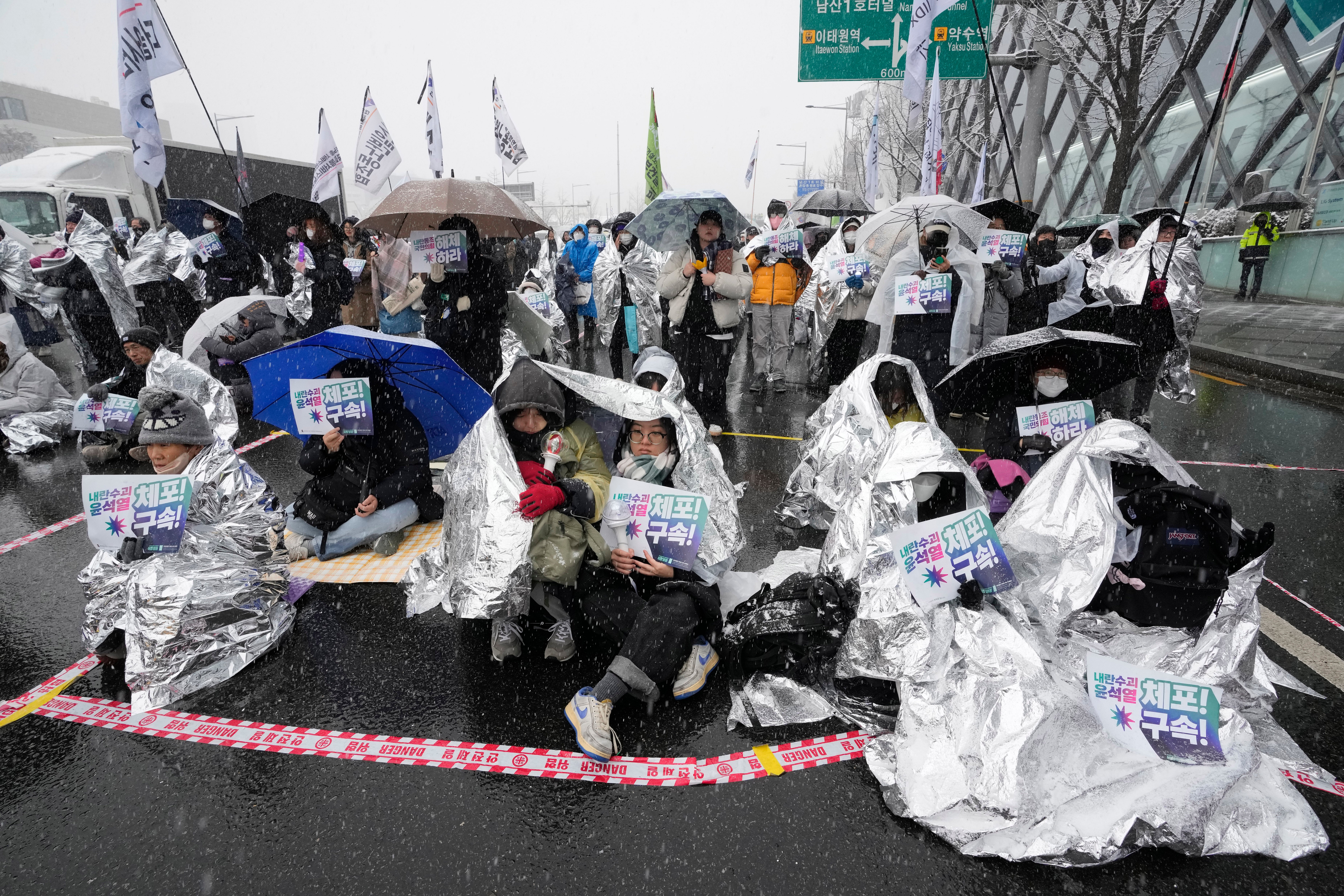 Protesters attend a rally demanding the arrest of impeached South Korean President Yoon Suk Yeol near the presidential residence in Seoul, South Korea, Sunday, 5 Jan 2025