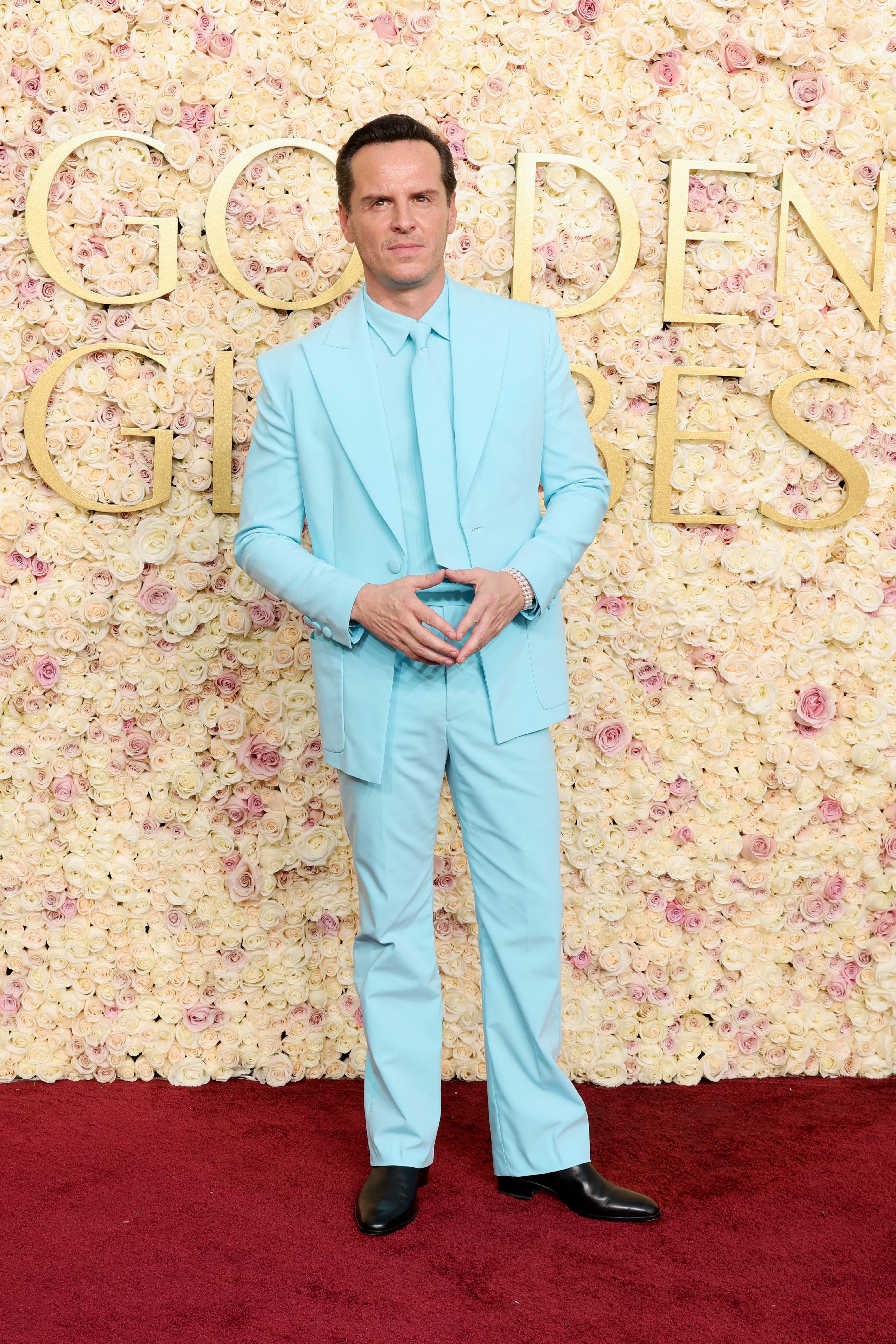 Andrew Scott wears a blue suit at the 2025 Golden Globes