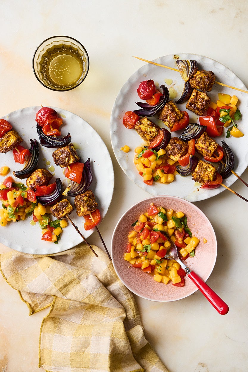 Protein-packed skewers with a tandoori kick and a fresh mango salsa – perfect for family dinners or leftovers in a wrap