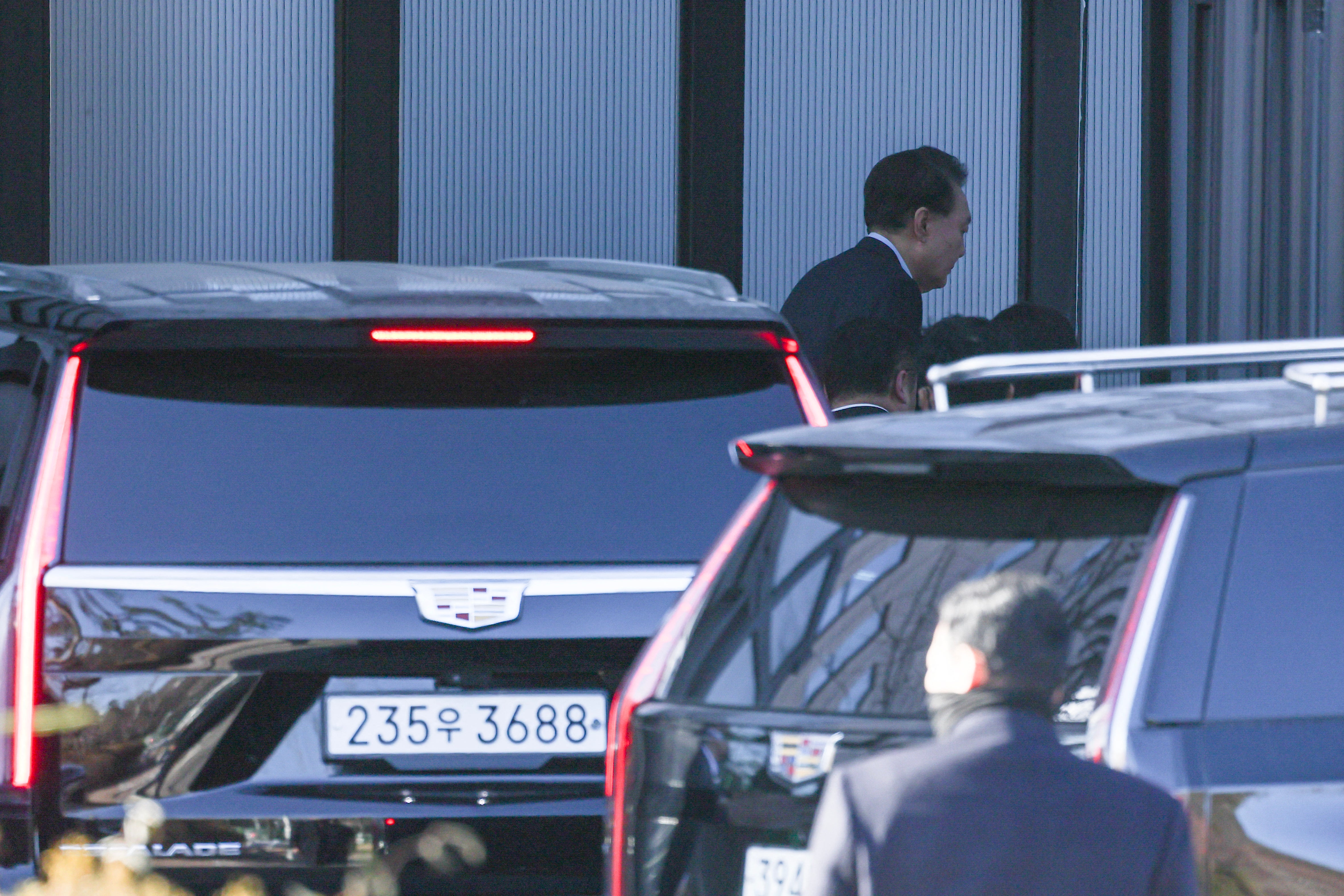 South Korean impeached President Yoon Suk Yeol arrives at the complex building housing the Corruption Investigation Office for High-ranking Officials (CIO) in Gwacheon