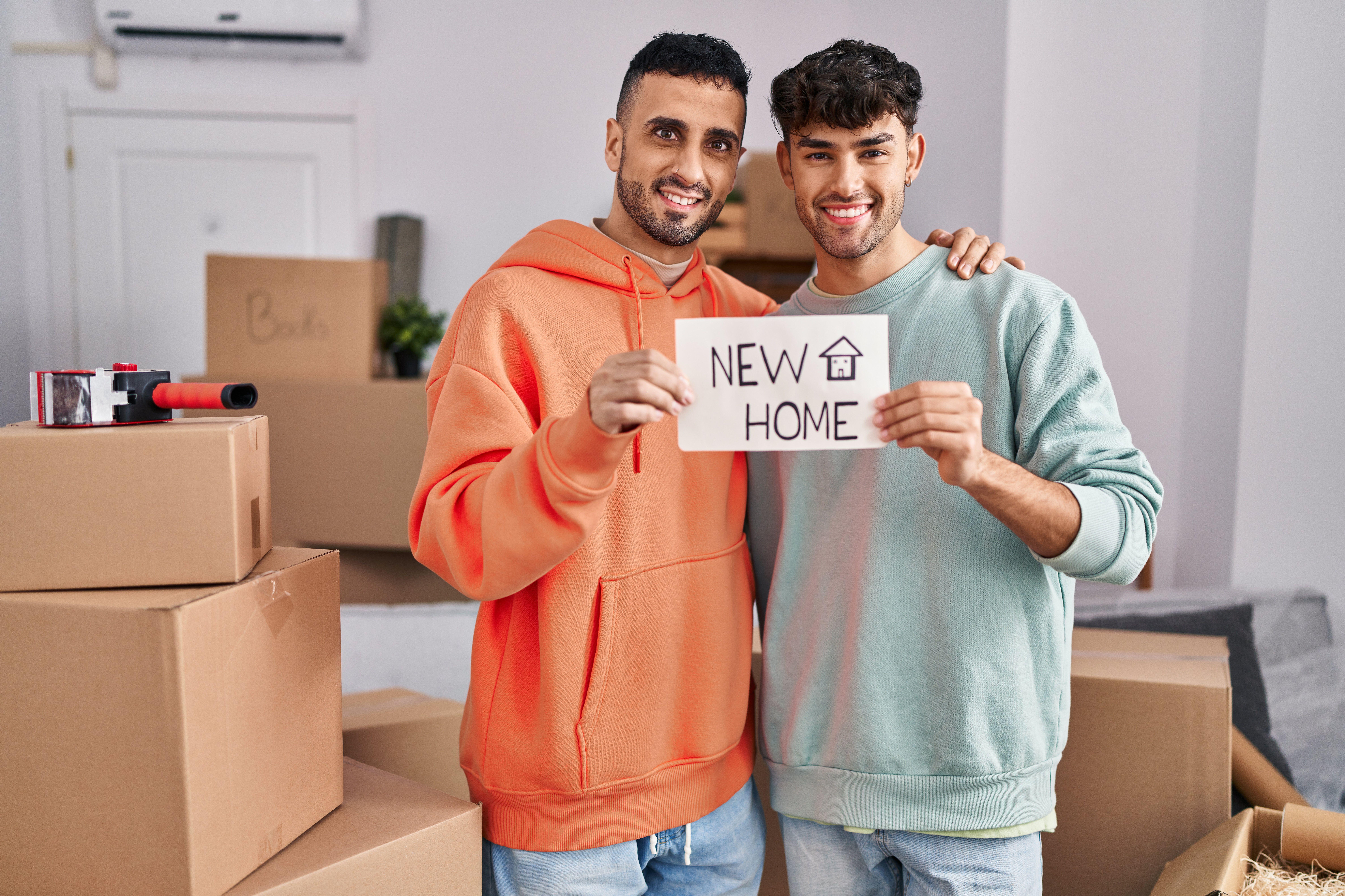 <p>There are benefits and downsides to taking a mortgage out with a friend</p>