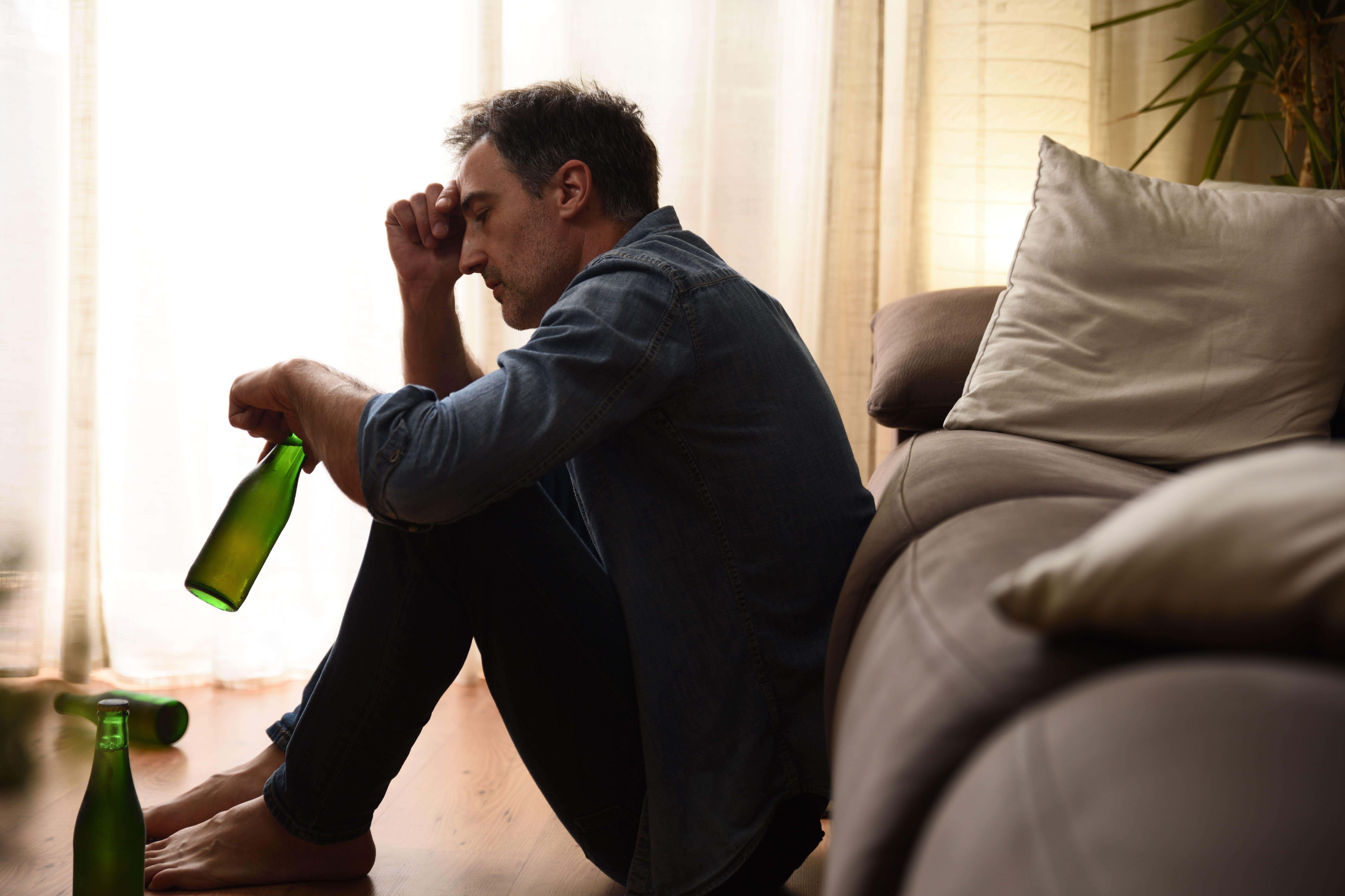 What are the signs alcohol is affecting your health? (Alamy/PA)