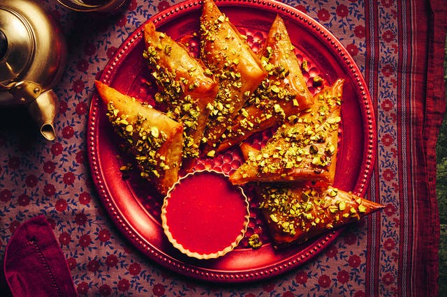 <p>These are beautiful deep-fried snacks</p>