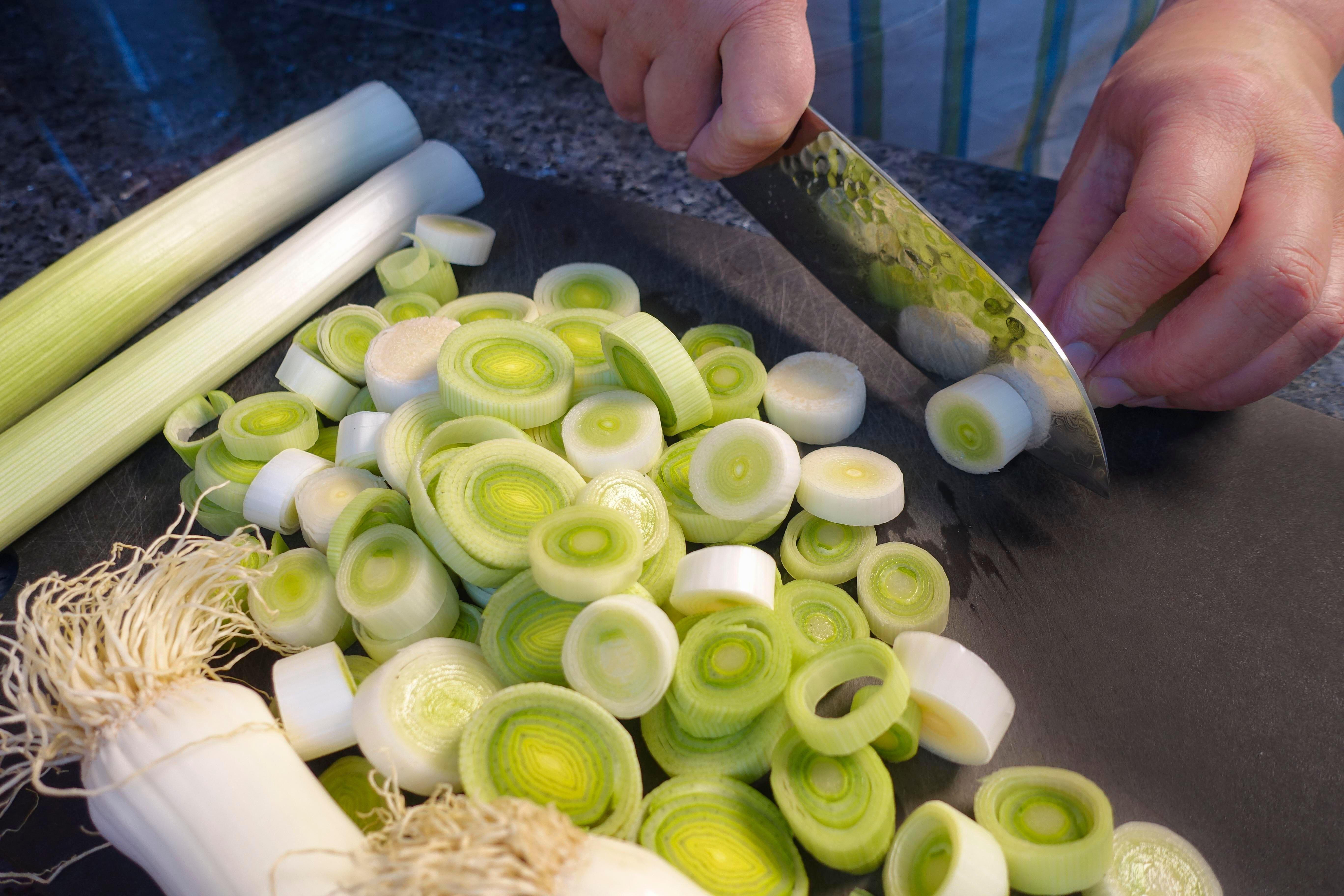 How gut bacteria linked to muscle strength could help fight ageing Inulin is found naturally in foods such as leeks