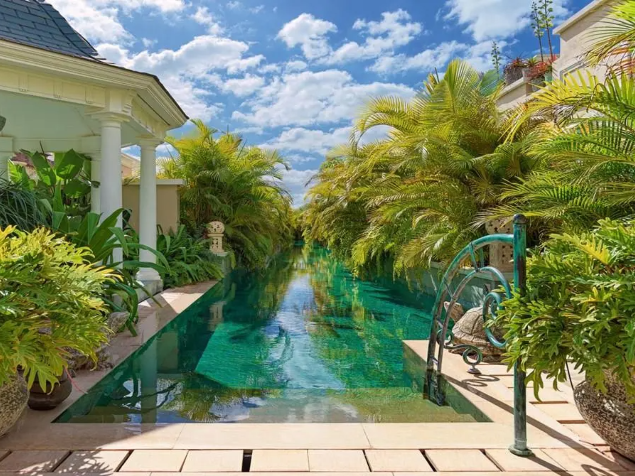 The Royal River Luxury Hotel, available to book through easyJet holidays, has spa facilities and a rooftop infinity pool