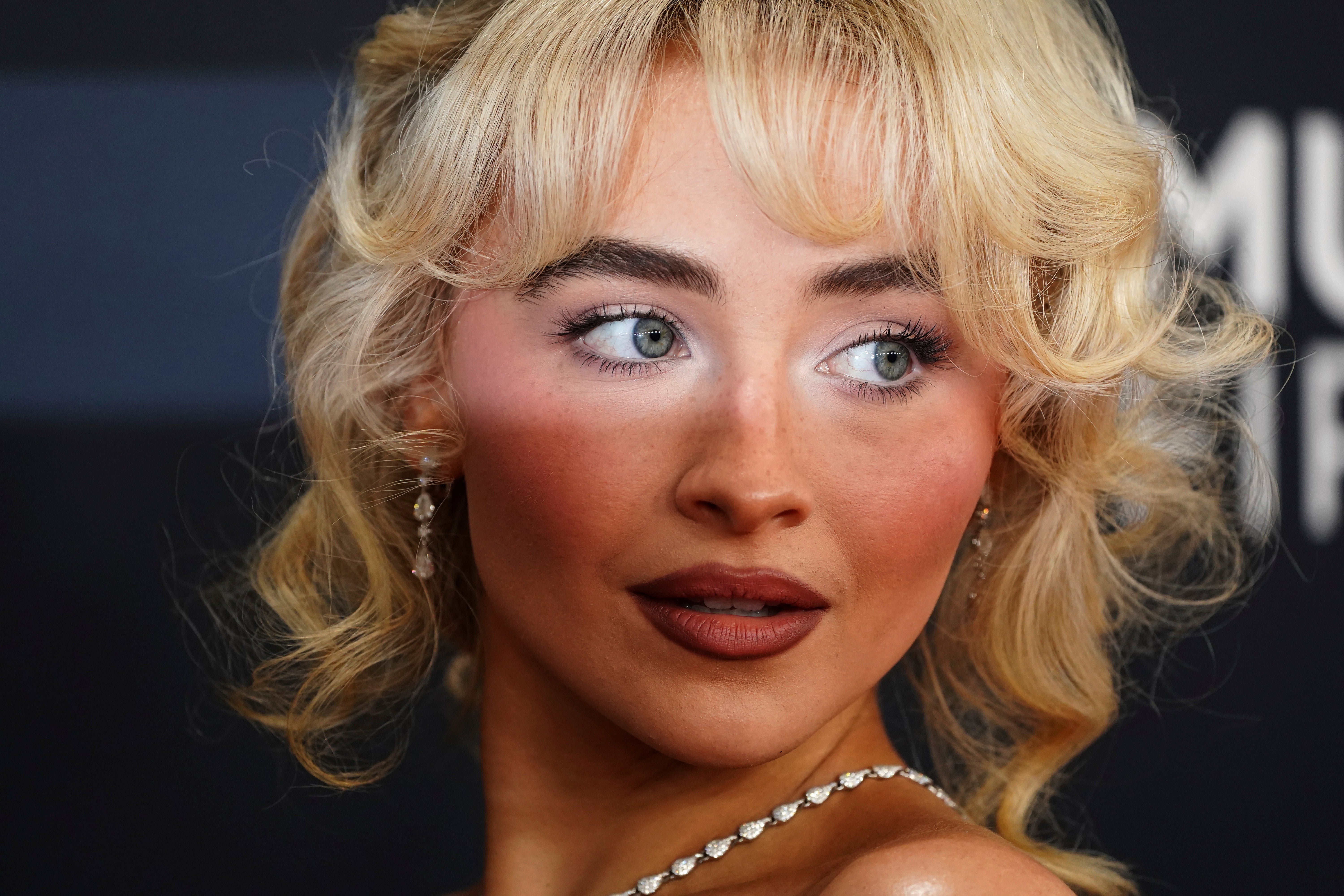 If you’ve been weighing up a fringe ever since Sabrina Carpenter started dominating our playlists, you’re not alone