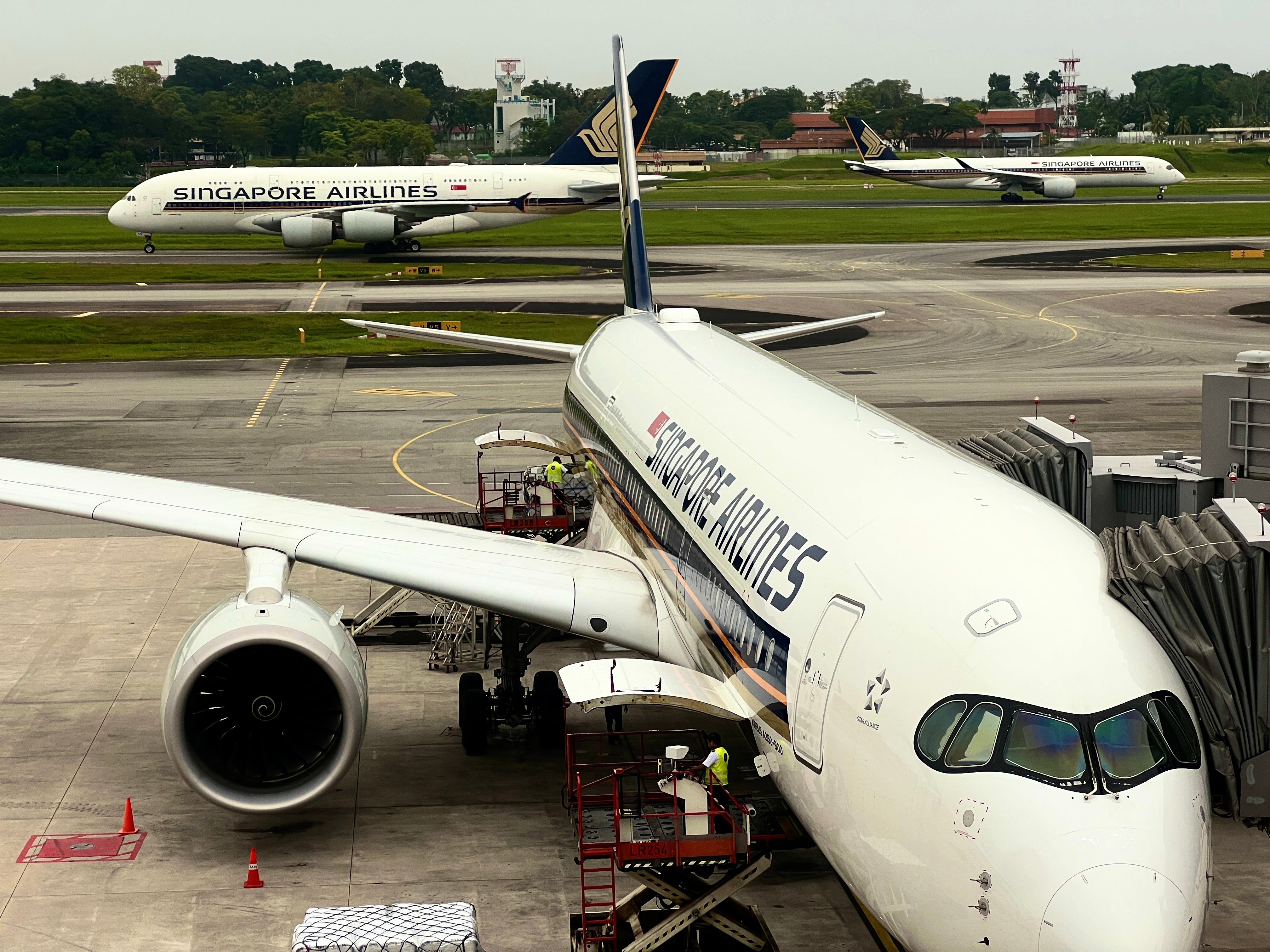 Plane spotting: Singapore airport from the Emirates lounge