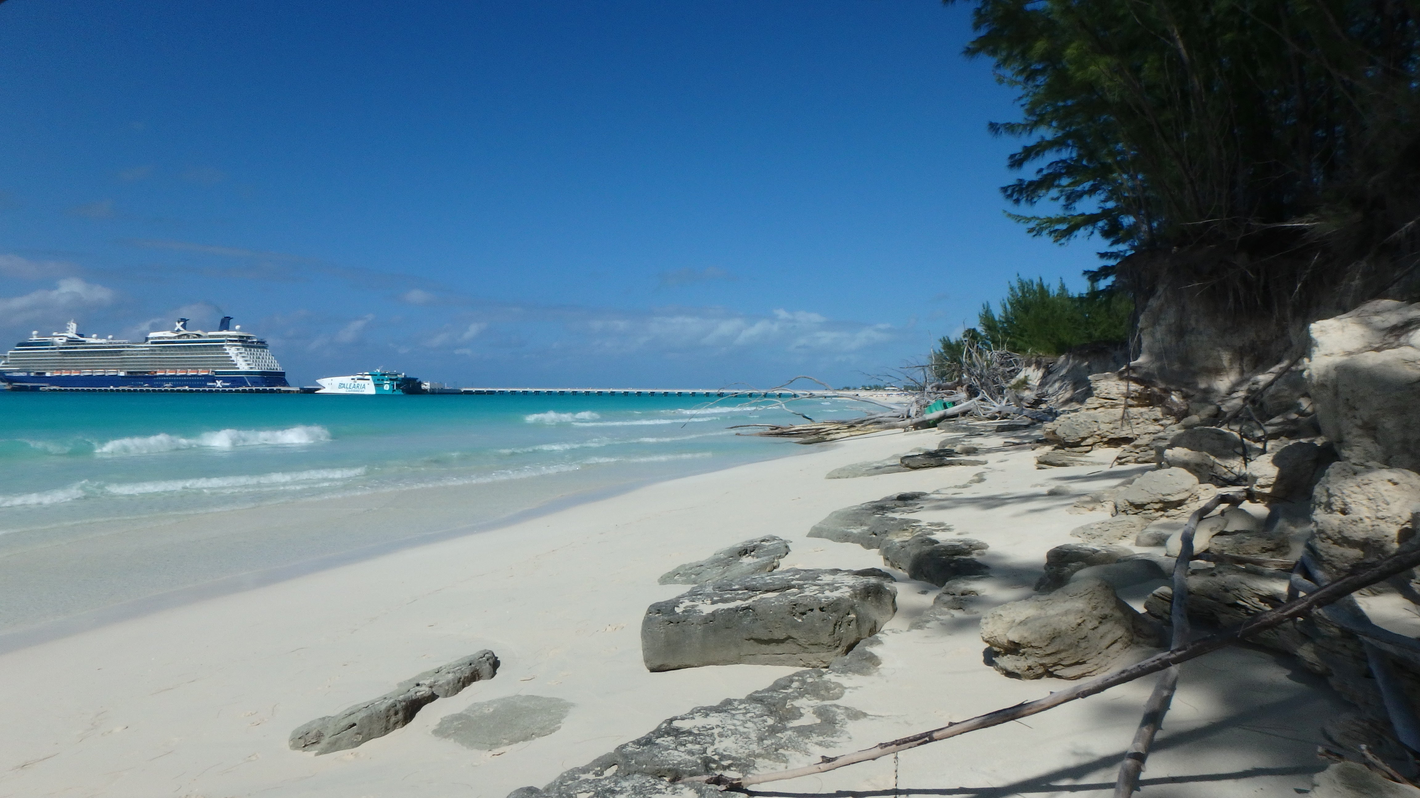 British holidaymaker drowns on Caribbean island after desperate attempt ...