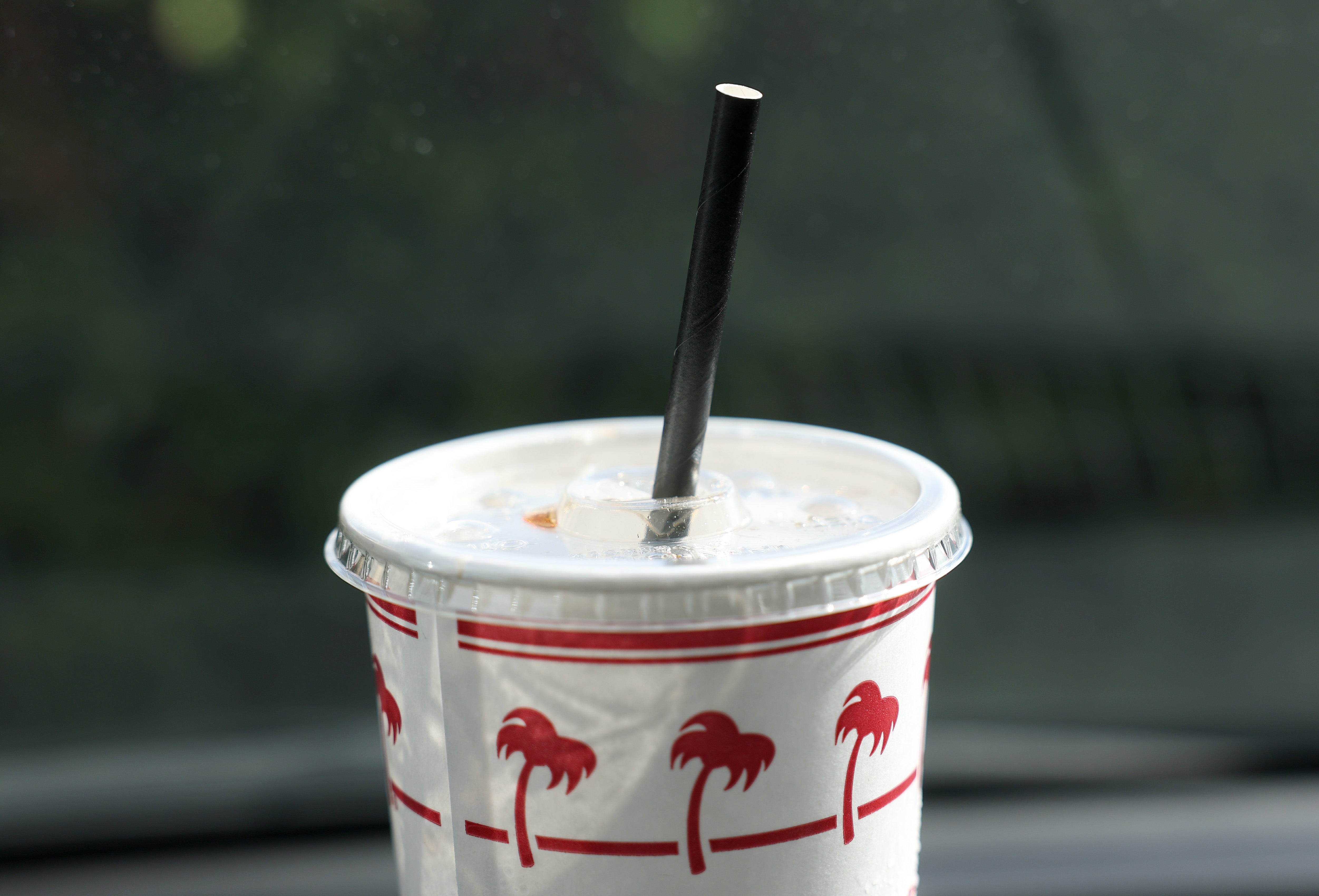 President Donald Trump has blasted the use of paper straws in recent days, signing an executive order to reverse federal purchasing policies that encourage paper straws and restrict plastic ones. But, what straws are the best?
