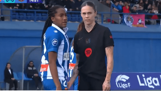 Mapi Leon and Daniela Caracas during the Catalan derby on Sunday