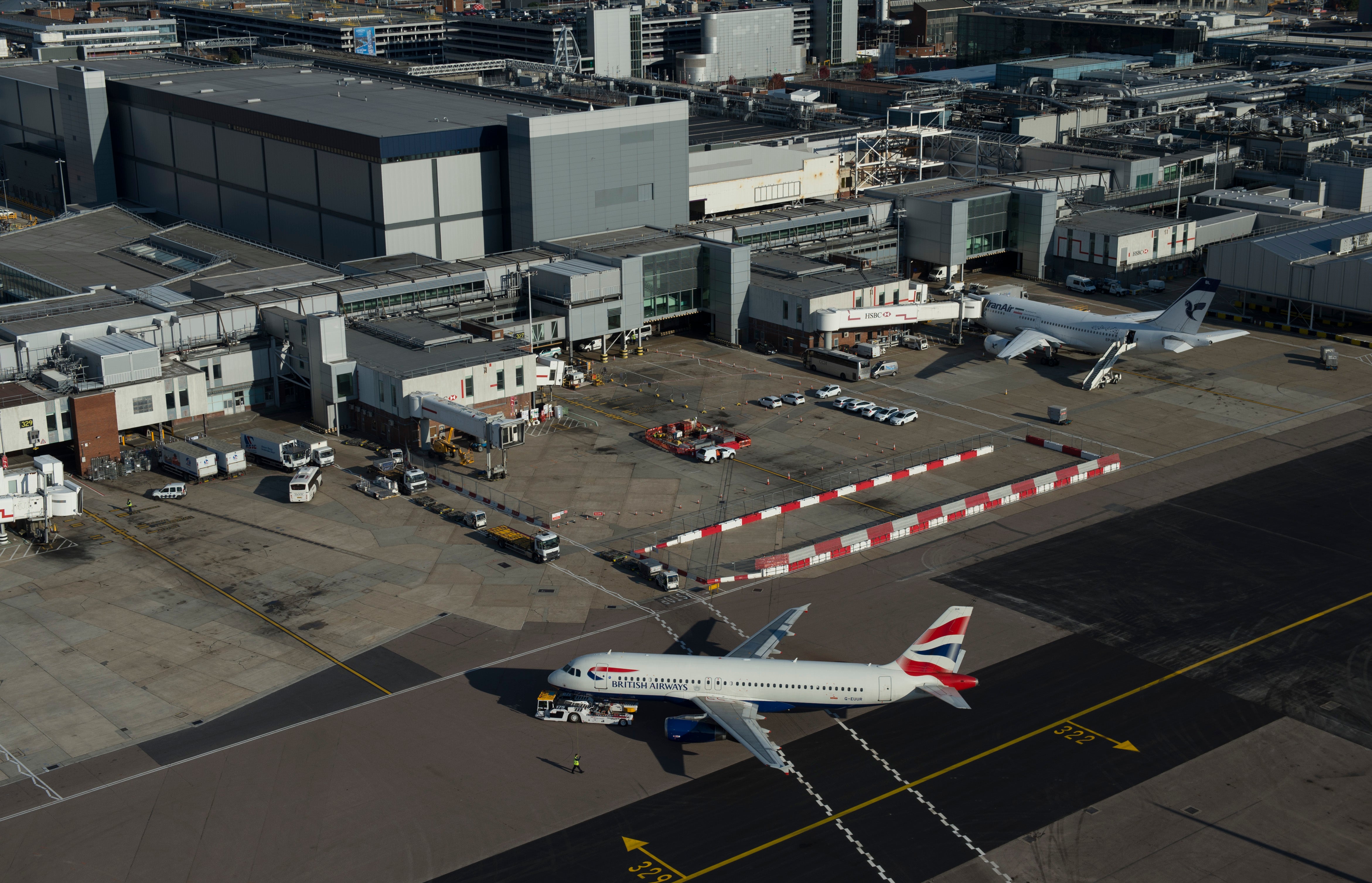 Climate advisers have issued a warning as the Government considers airport expansion plans