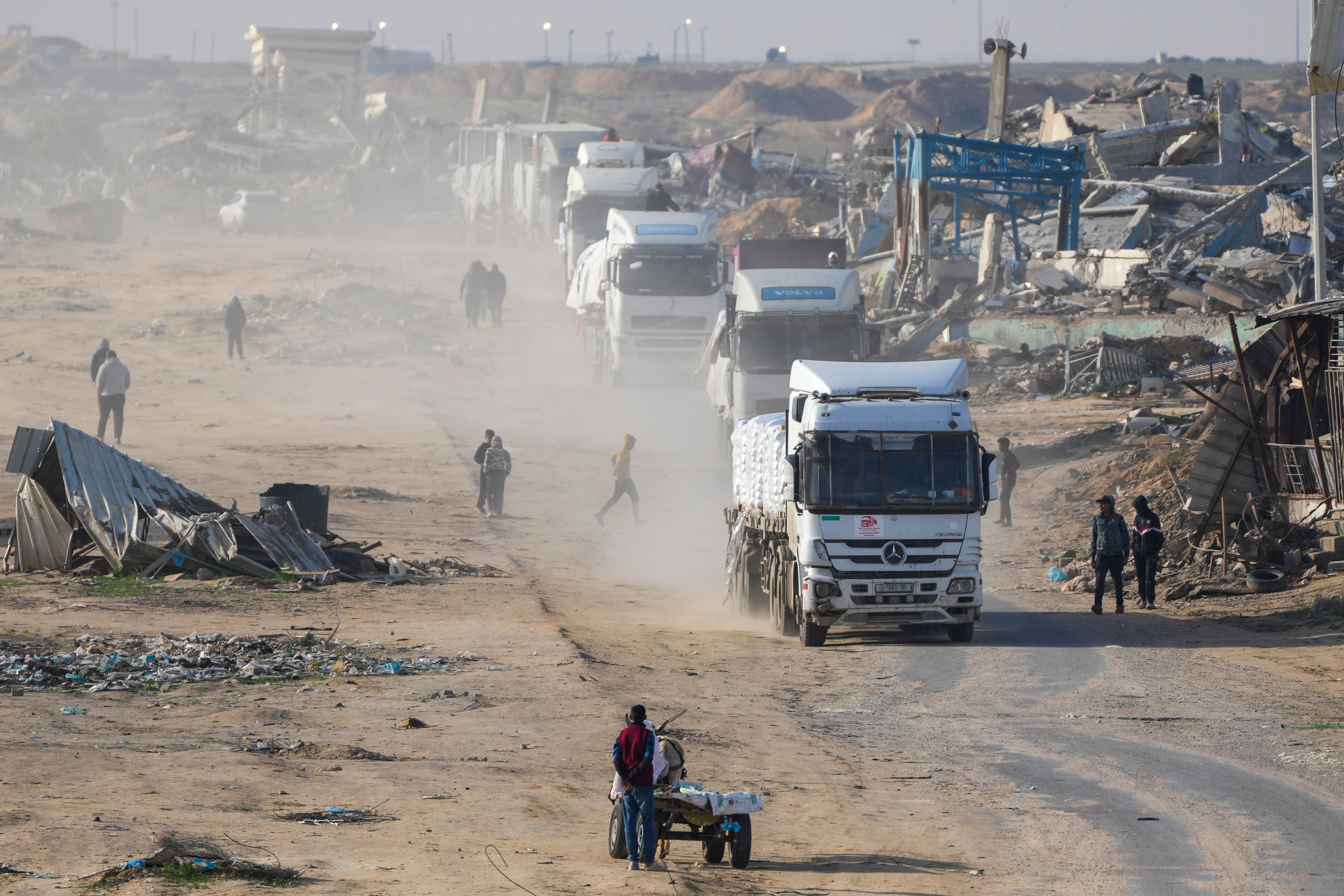 Lorries with humanitarian aid enter Gaza from Egypt on Wednesday
