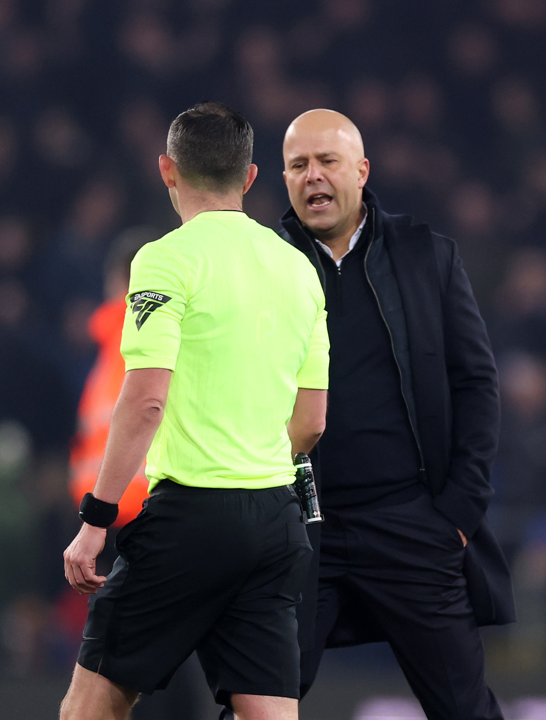 <p>Arne Slot, Manger of Liverpool, shakes hands with Match Referee Michael Oliver </p>