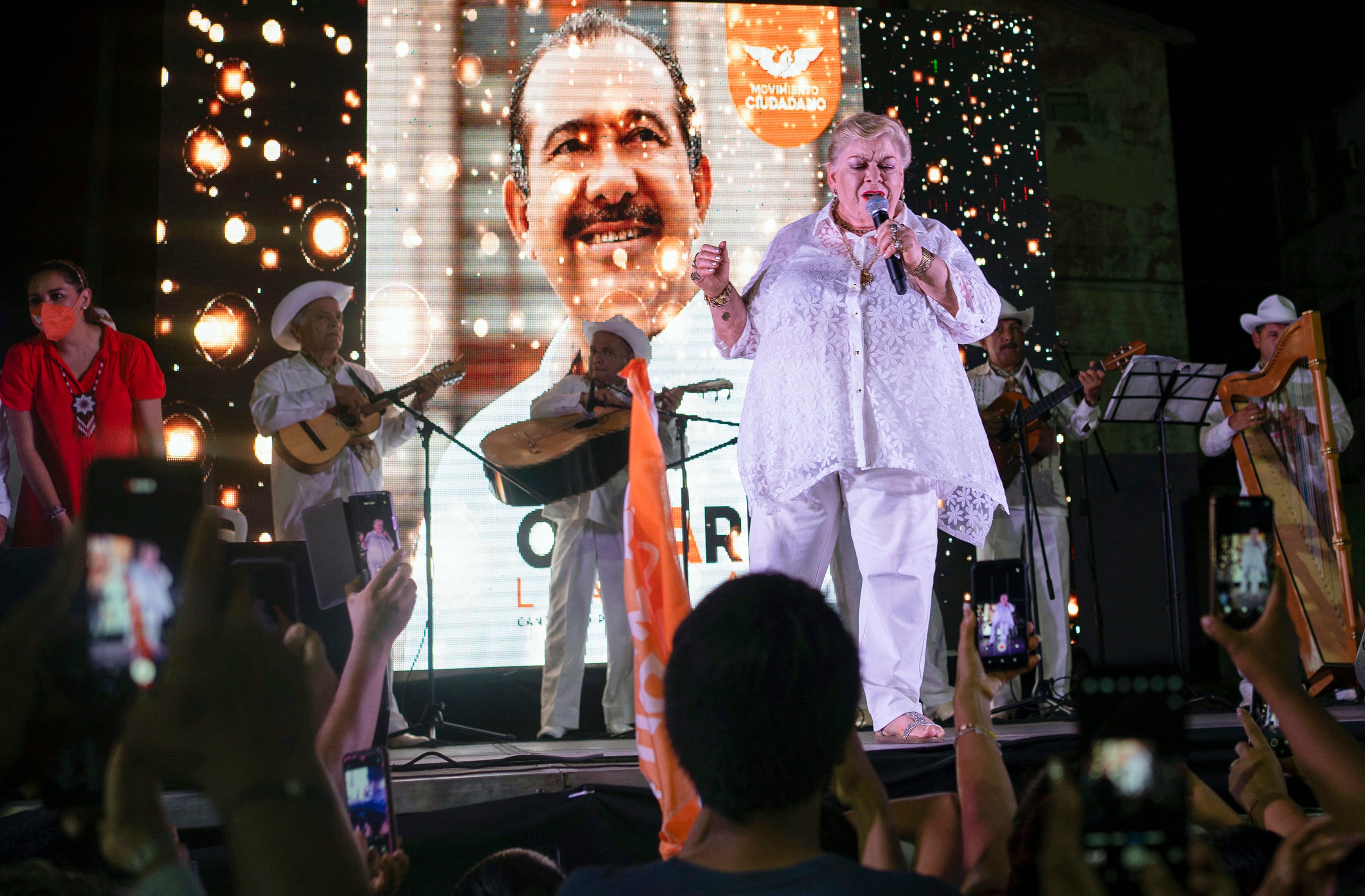 Paquita la del Barrio during a campaign rally in Veracruz in May 2021, when she was a candidate for the Citizen Movement Party (Movimiento Ciudadano)