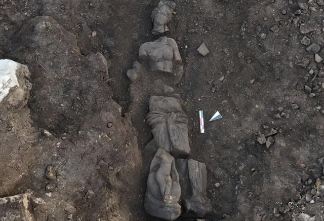 <p>Aphrodite statue unearthed in Turkey</p>