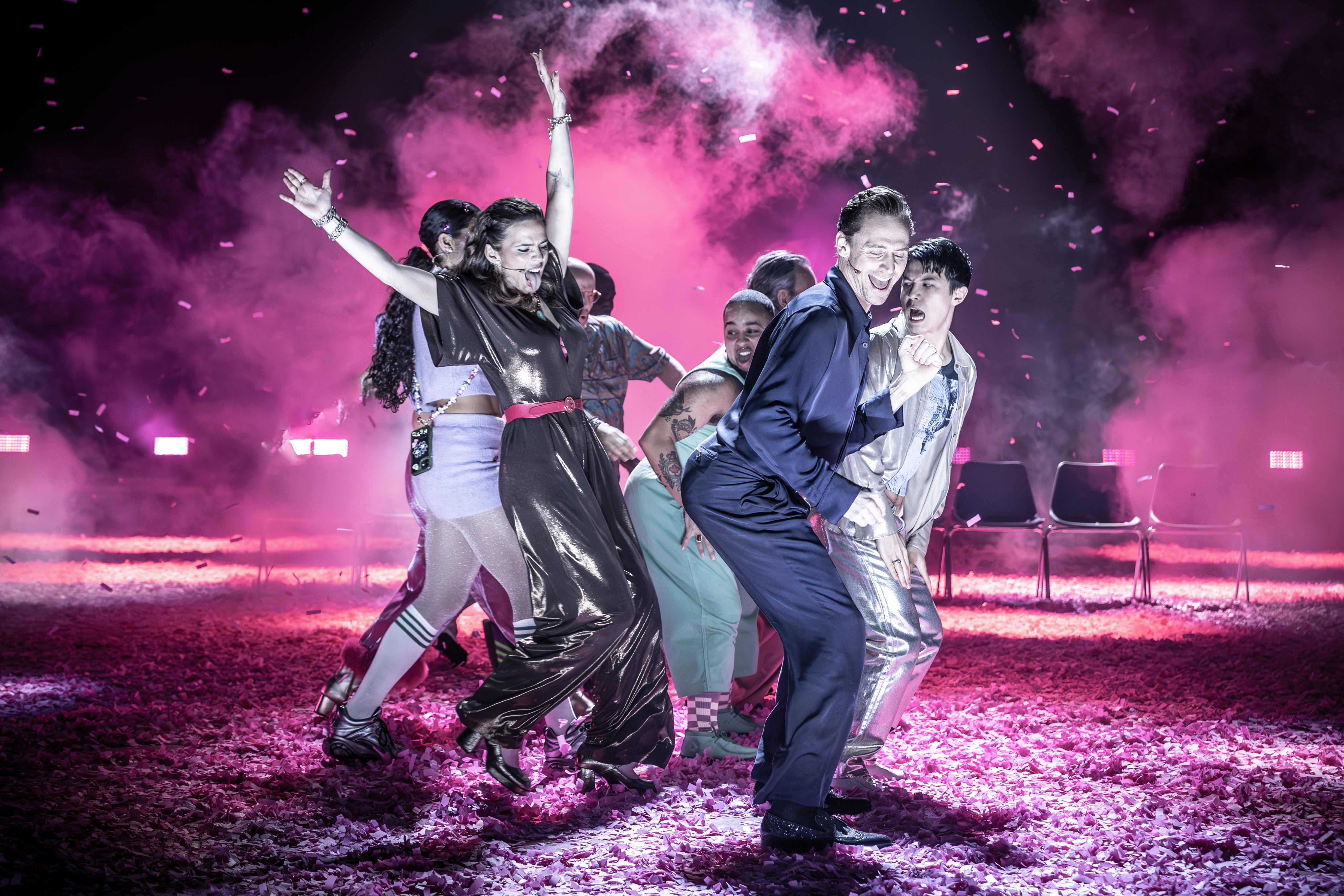 Tom Hiddleston wiggles his bum through revamp of Shakespeare’s ‘Much Ado About Nothing’