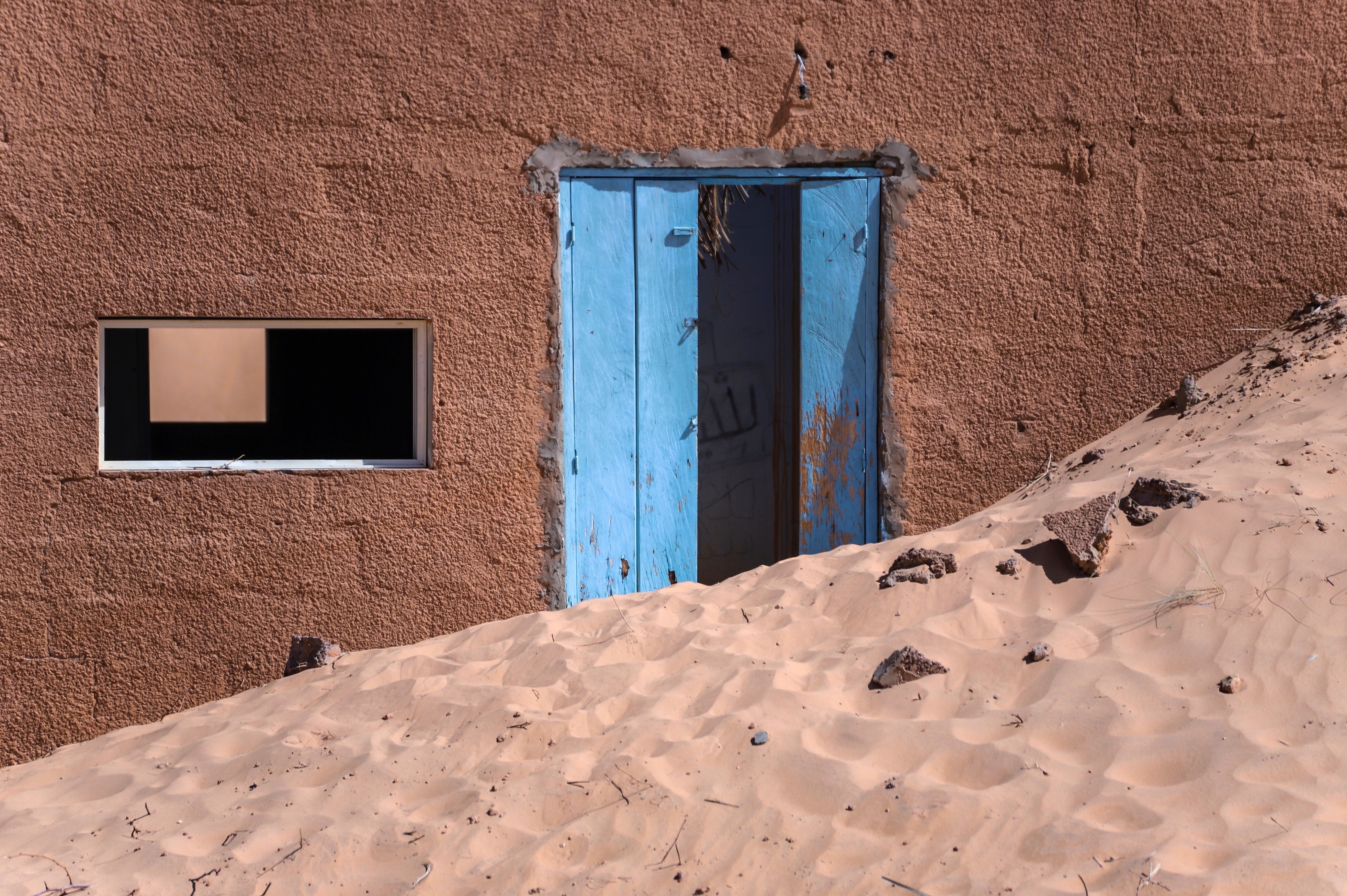 An abandoned house sits in sand near Chinguetti, Mauritania on 13 January 2025