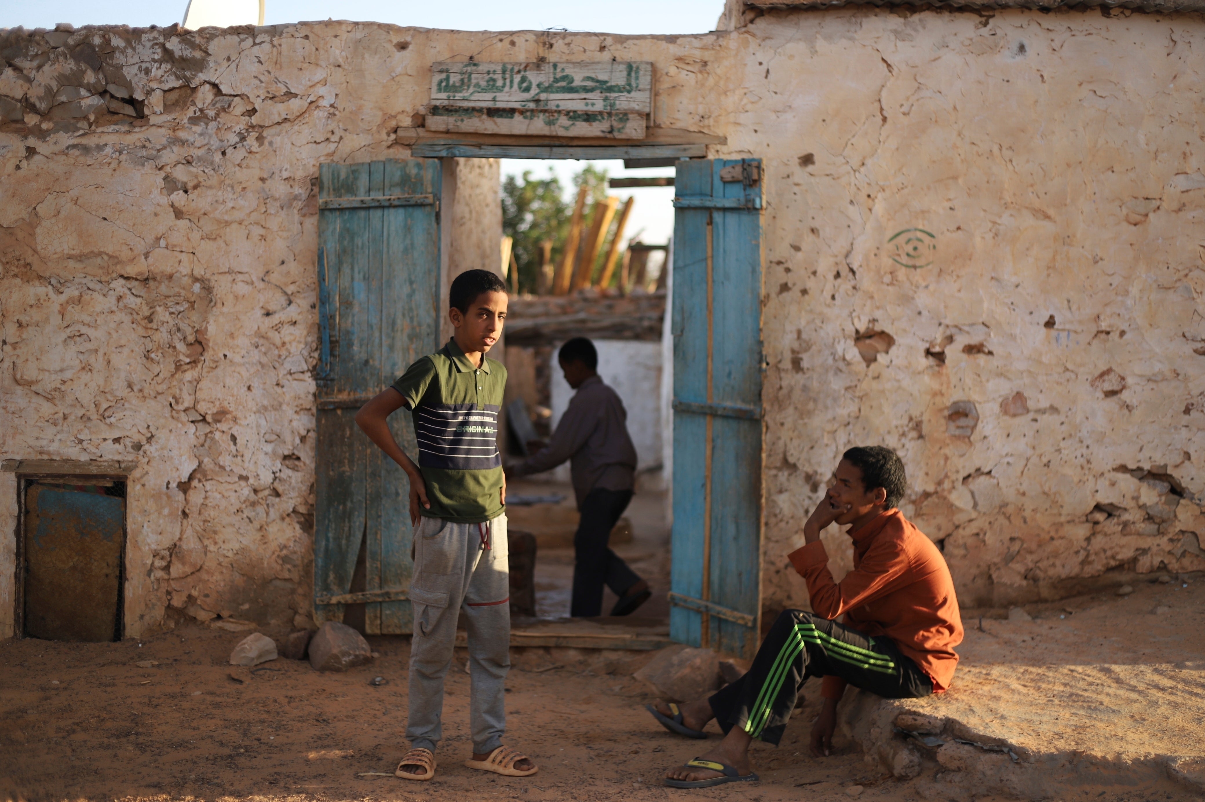 Students talking in Chinguetti, Mauritania