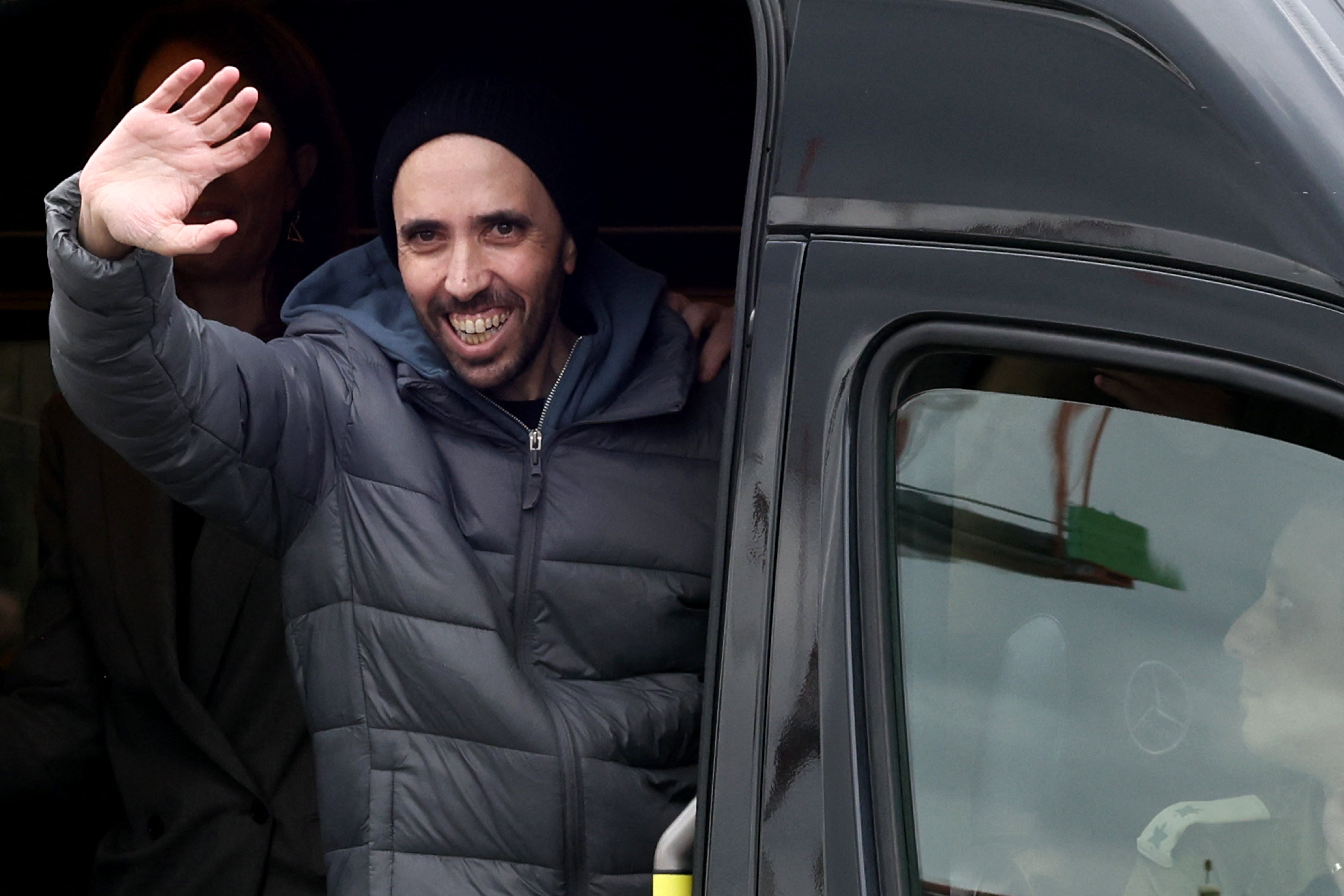 Tal Shoham waves to supporters after arriving at Beilinson Hospital in the Rabin Medical Centre in Petah Tikva in central Israel