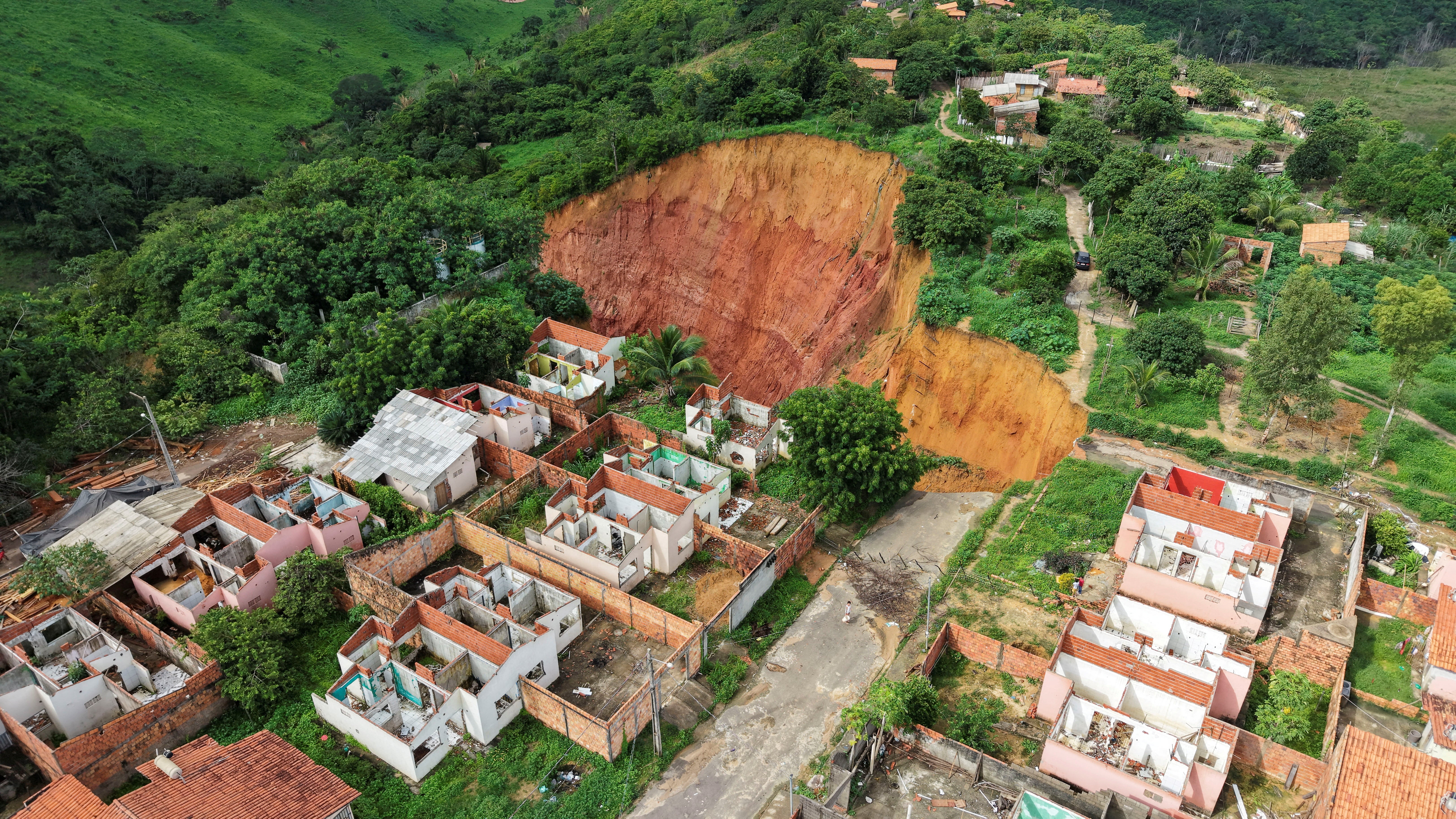 1,200 people are at risk of losing their homes as sinkholes in the city of Buriticupu open