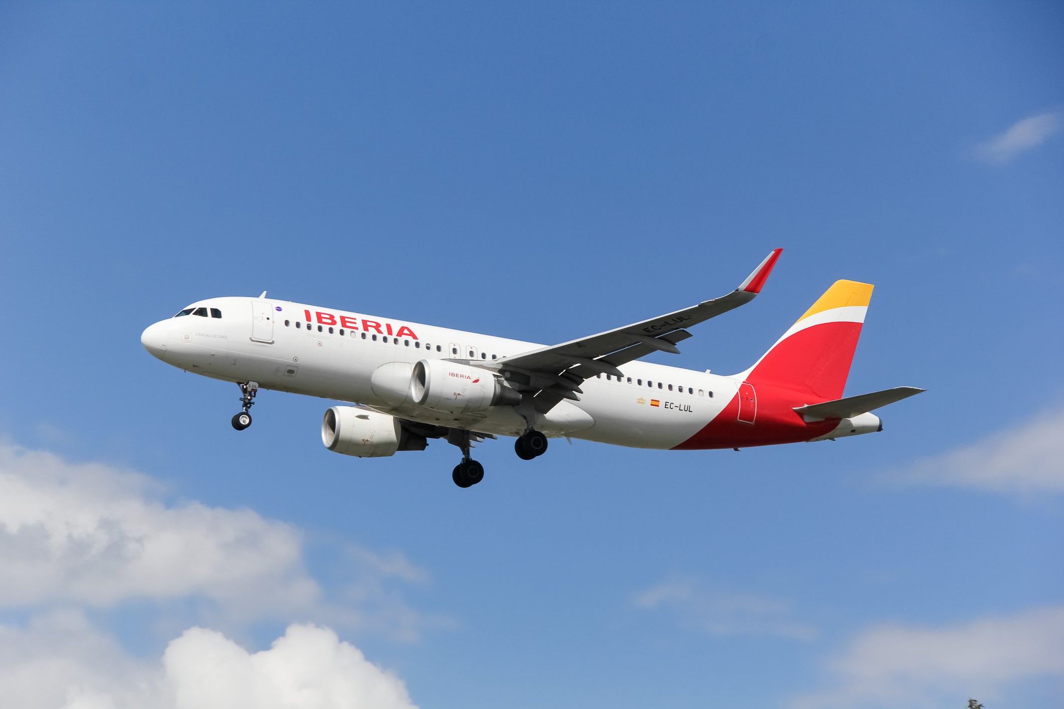The pilot of the Iberia Airbus took medicine as a preventative measure