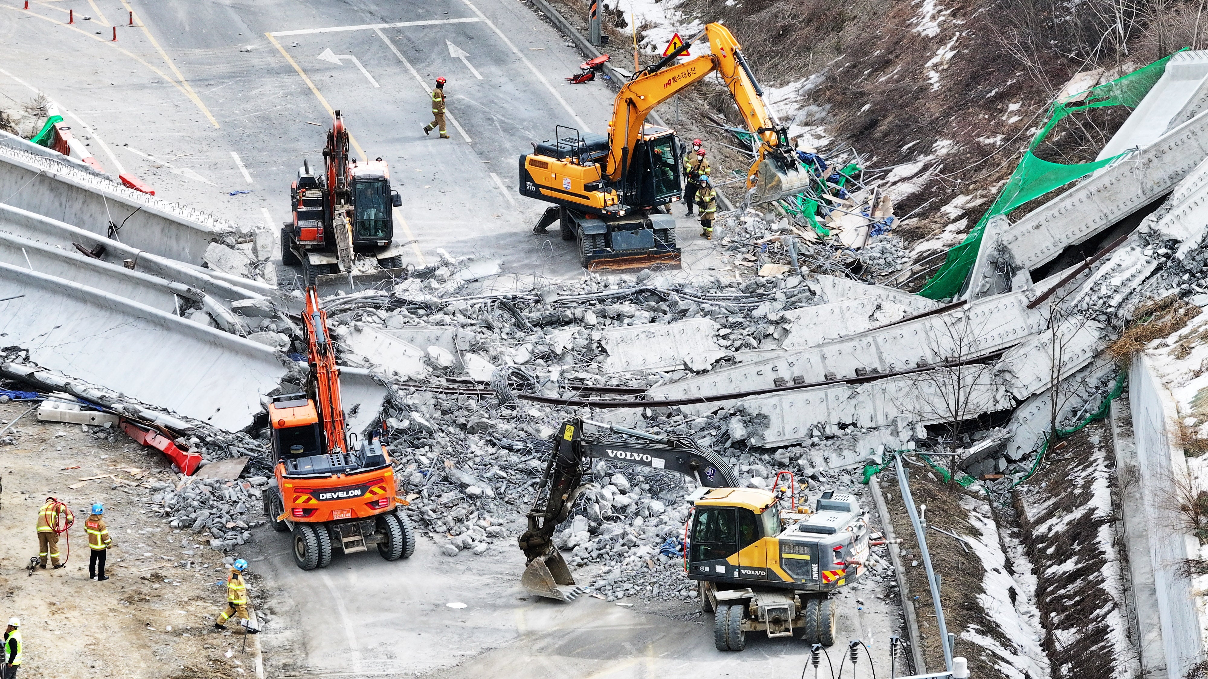 Bridge collapse at highway construction site in Anseong leaves four people dead