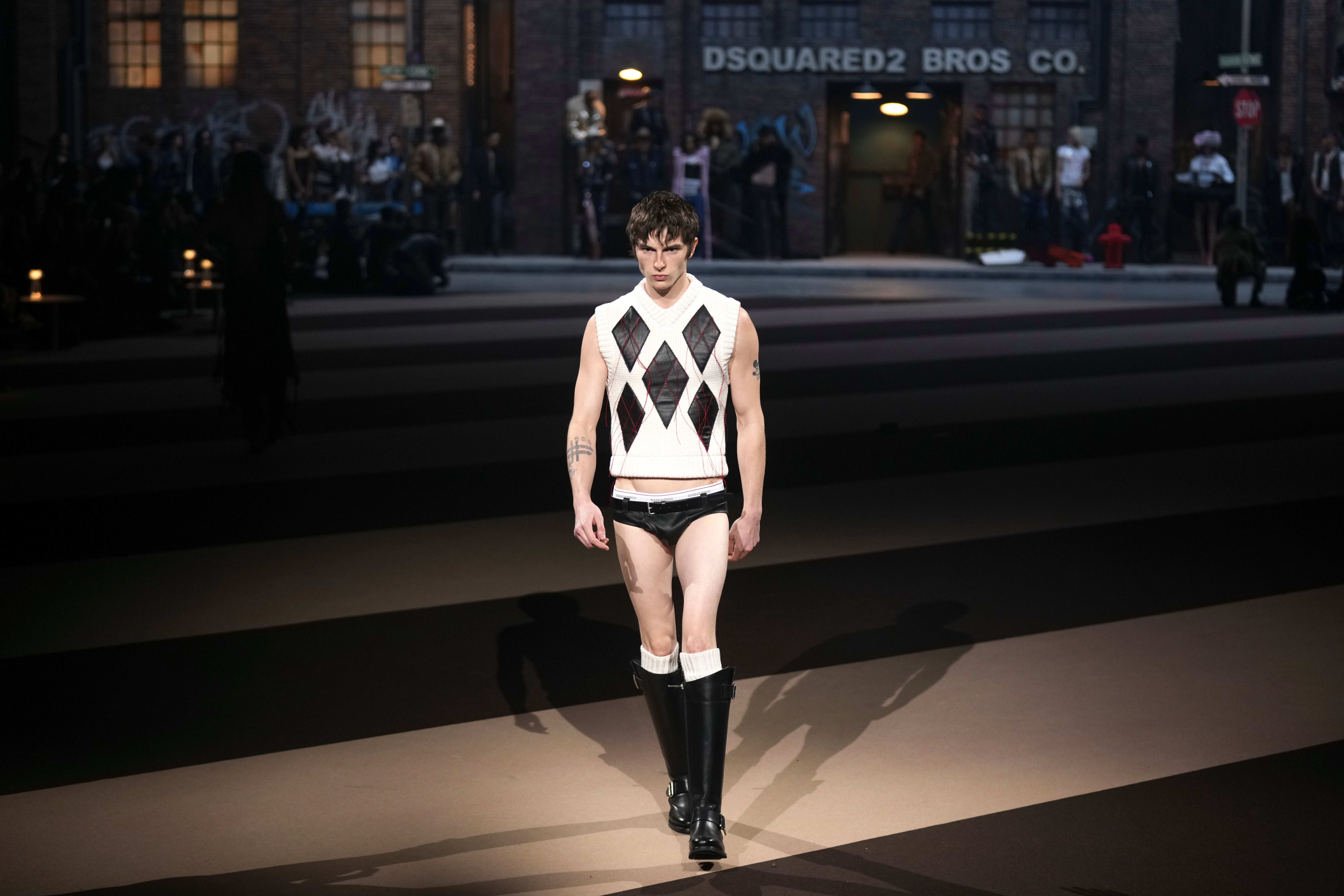 Italy Fashion Dsquared2 F/W 25/26