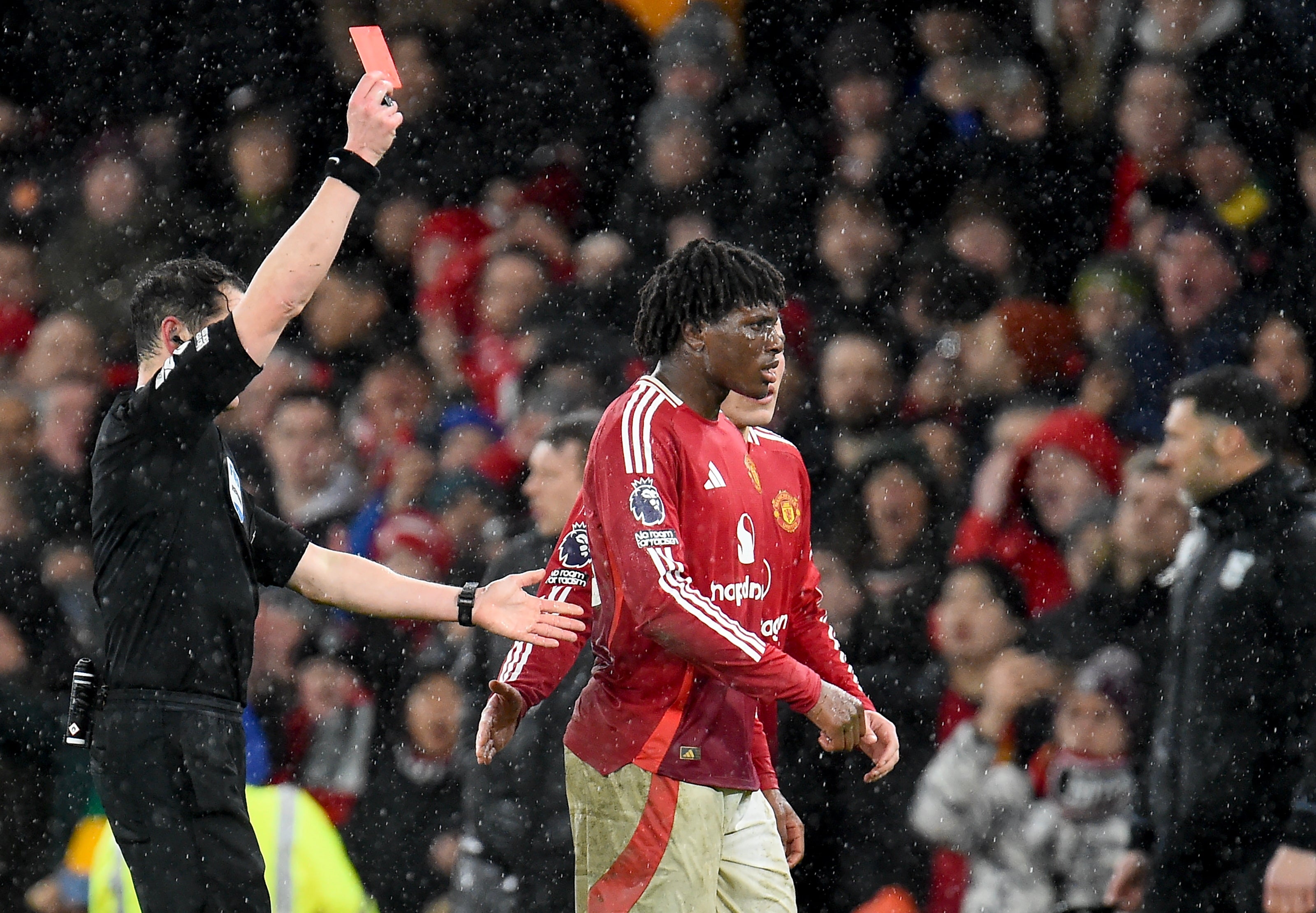 Patrick Dorgu was shown a straight red card leaving United with 10-men for the second half