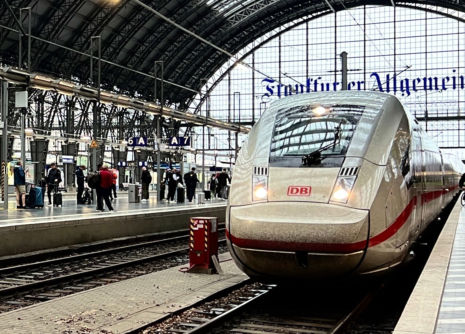 Go slow: ICE train coming in to Frankfurt Hauptbahnhof