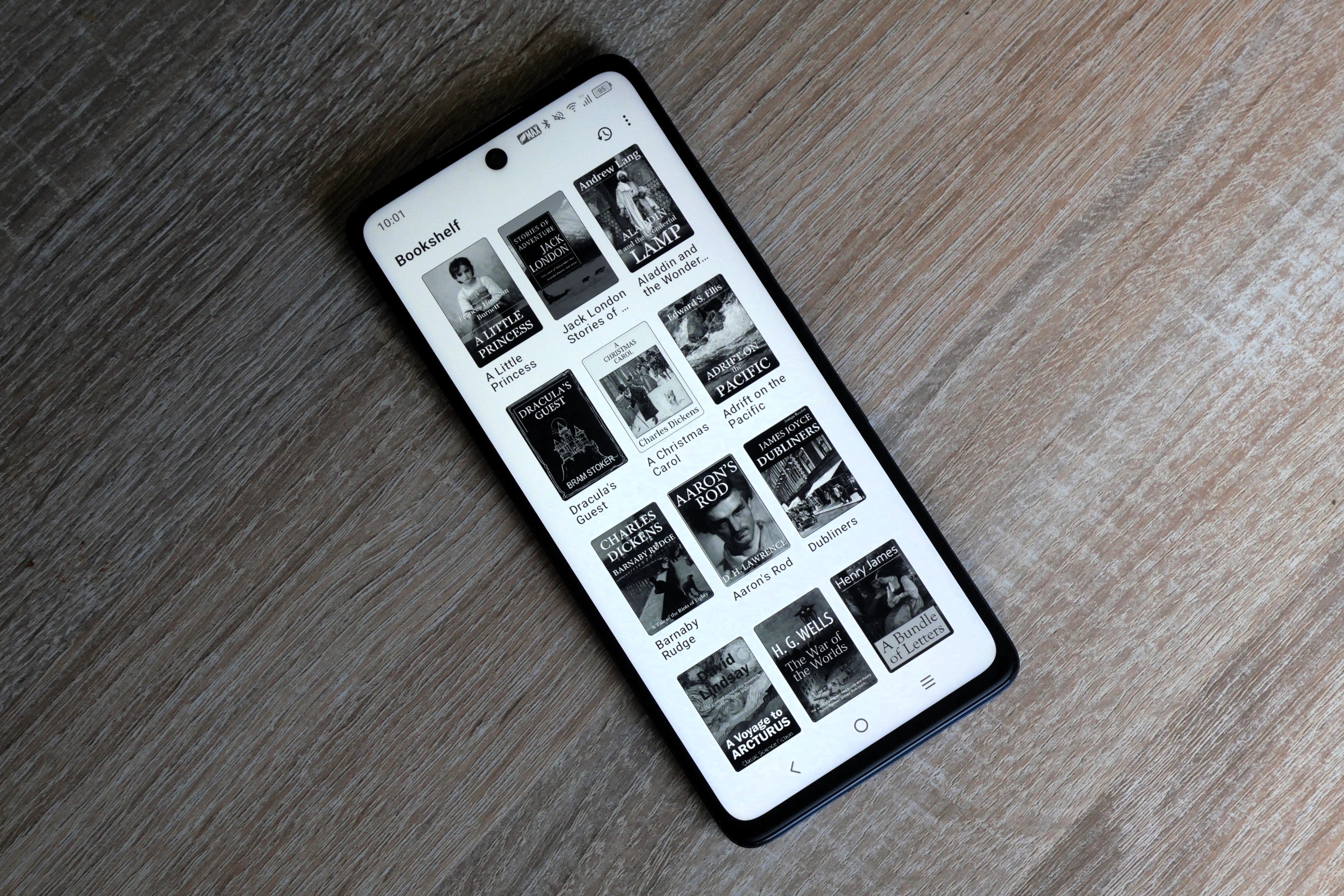The TCL 50 Pro NXTPaper 5G comes pre-loaded with books and an e-reader