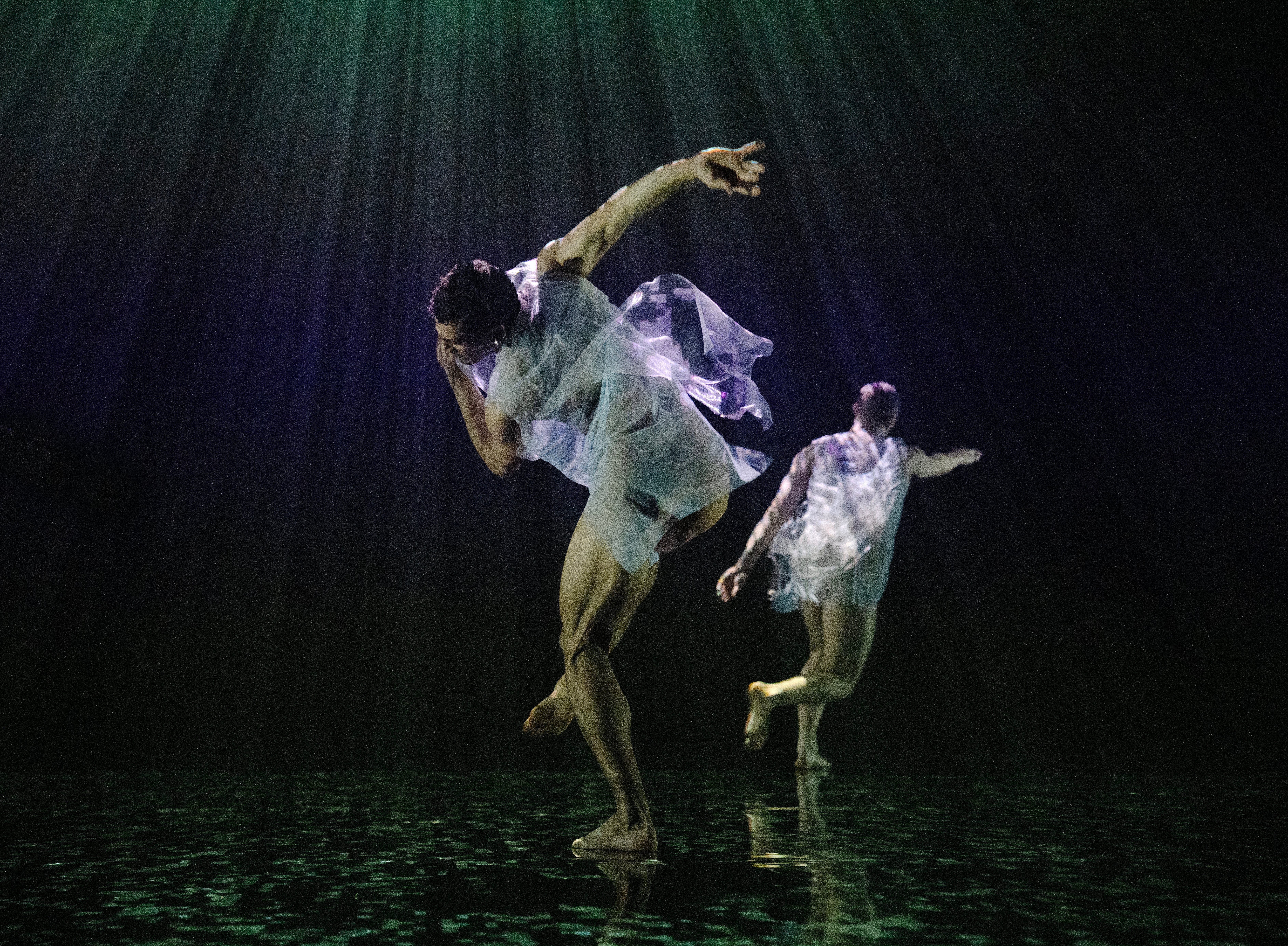 Jellyfish: Jasiah Marshall and Jordan James Bridge in Wayne McGregor’s ‘Deepstaria'