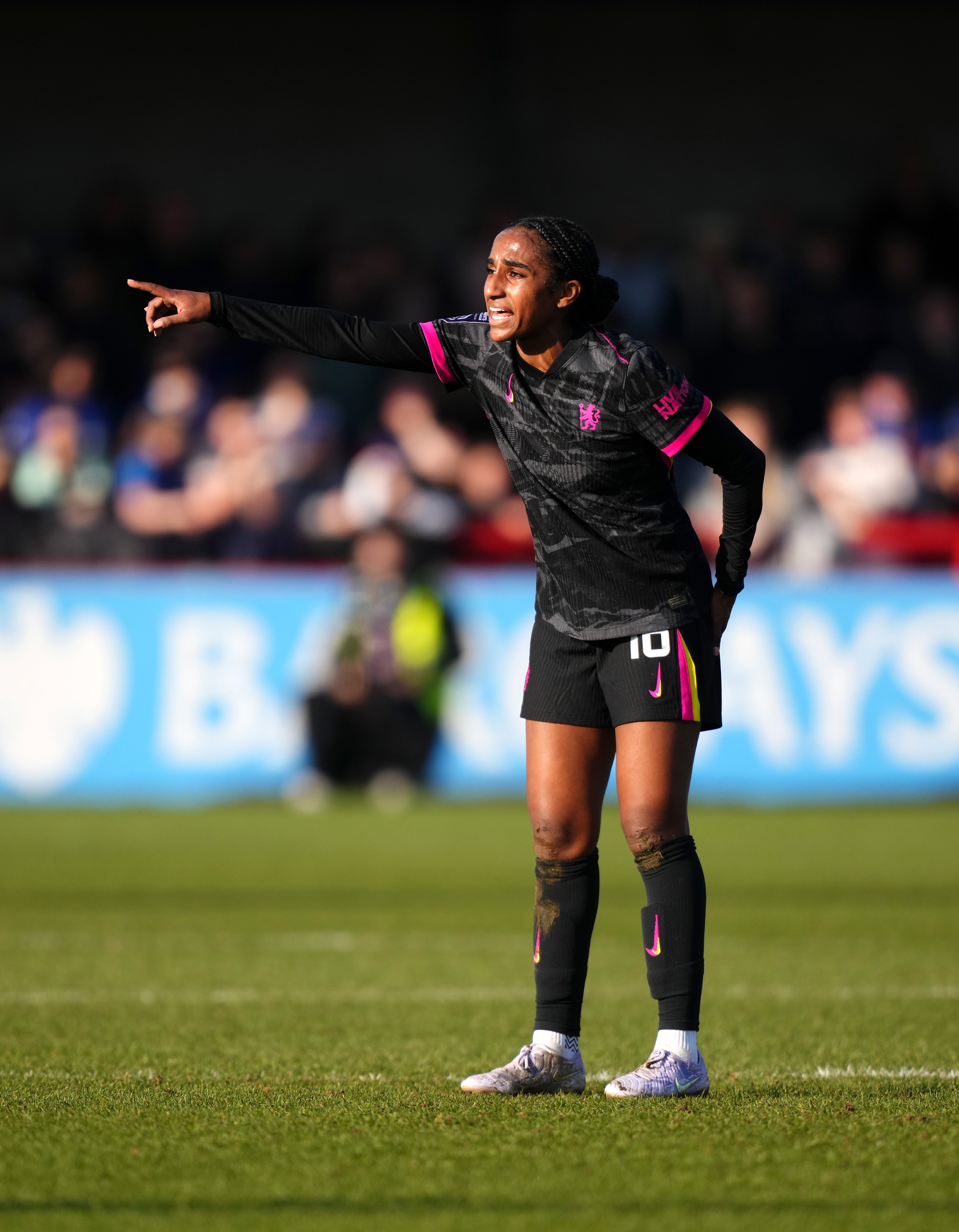 Chelsea’s record signing disappoints and picks up injury on WSL debut