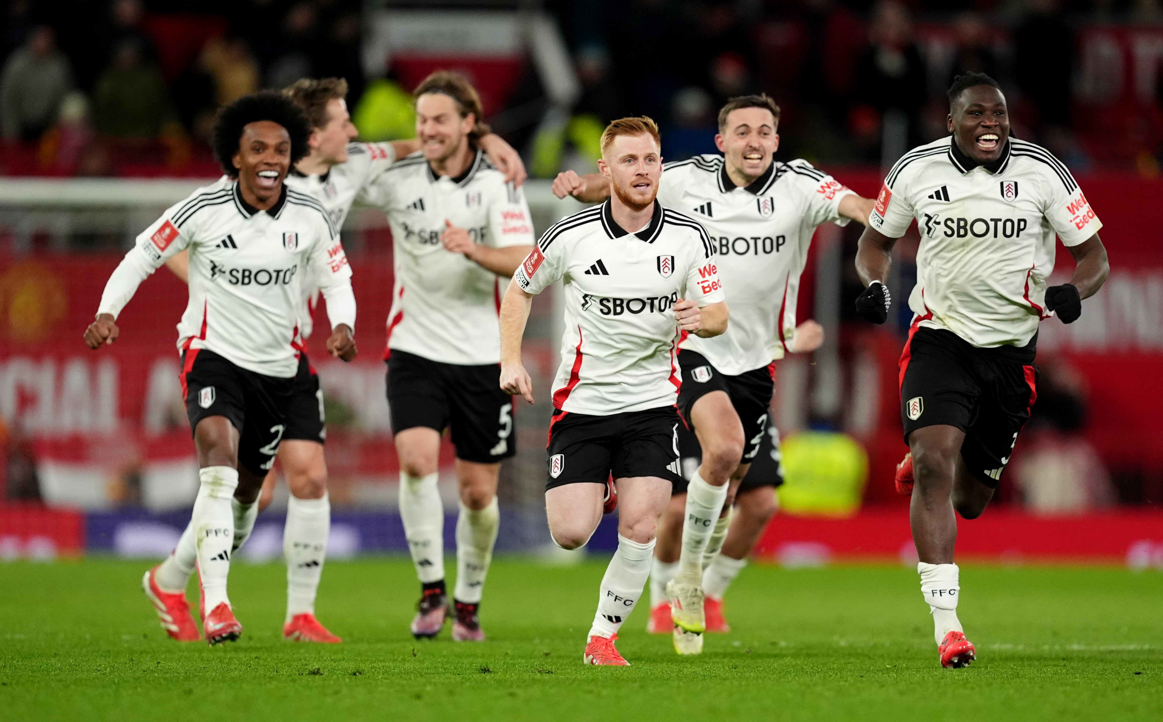 Leno's Heroics dal Fulhamovi první vítězství FA Cupu nad Man Utd od roku 1908