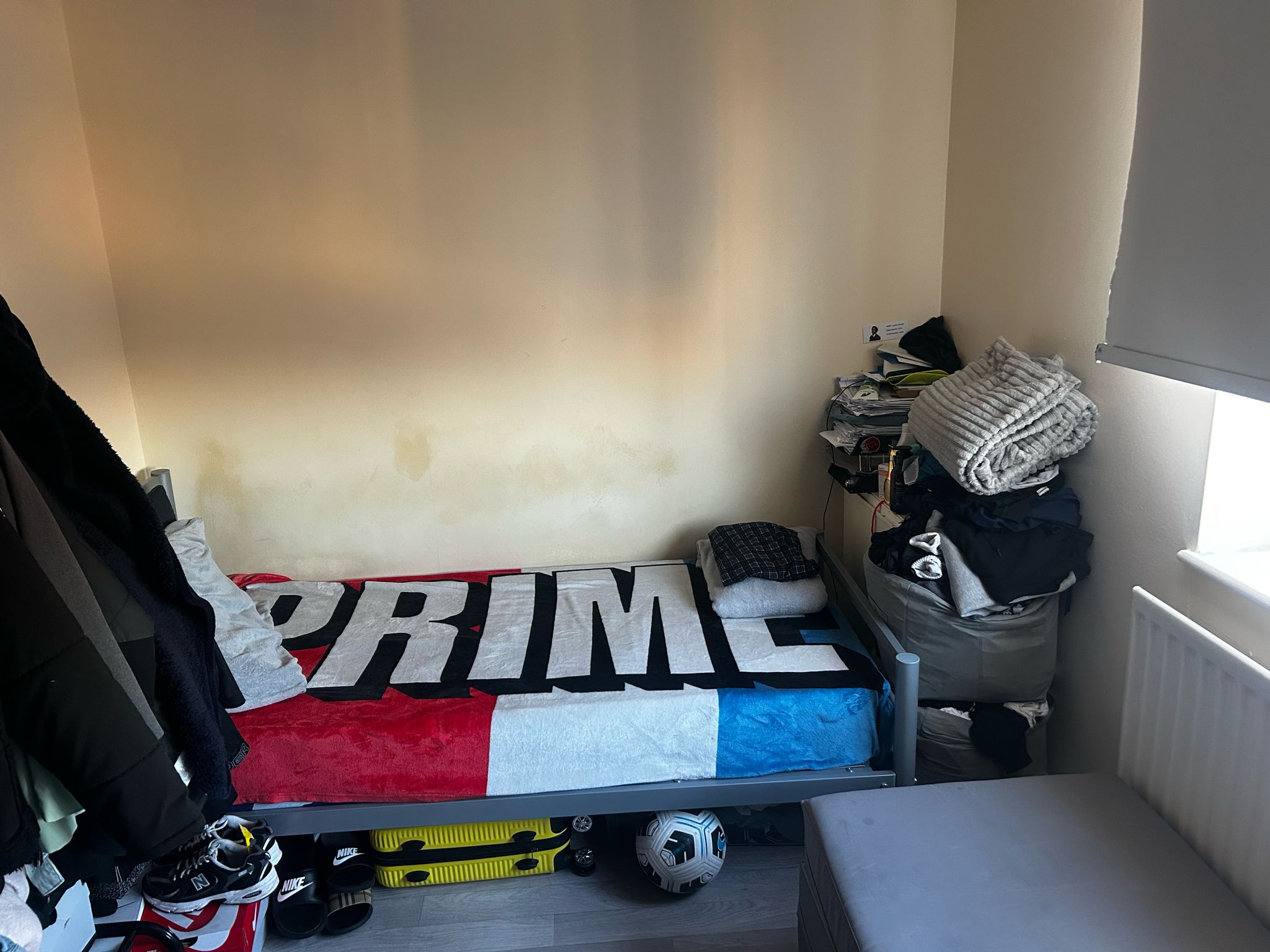 Sonia's son is sleeping in the flat's only bedroom