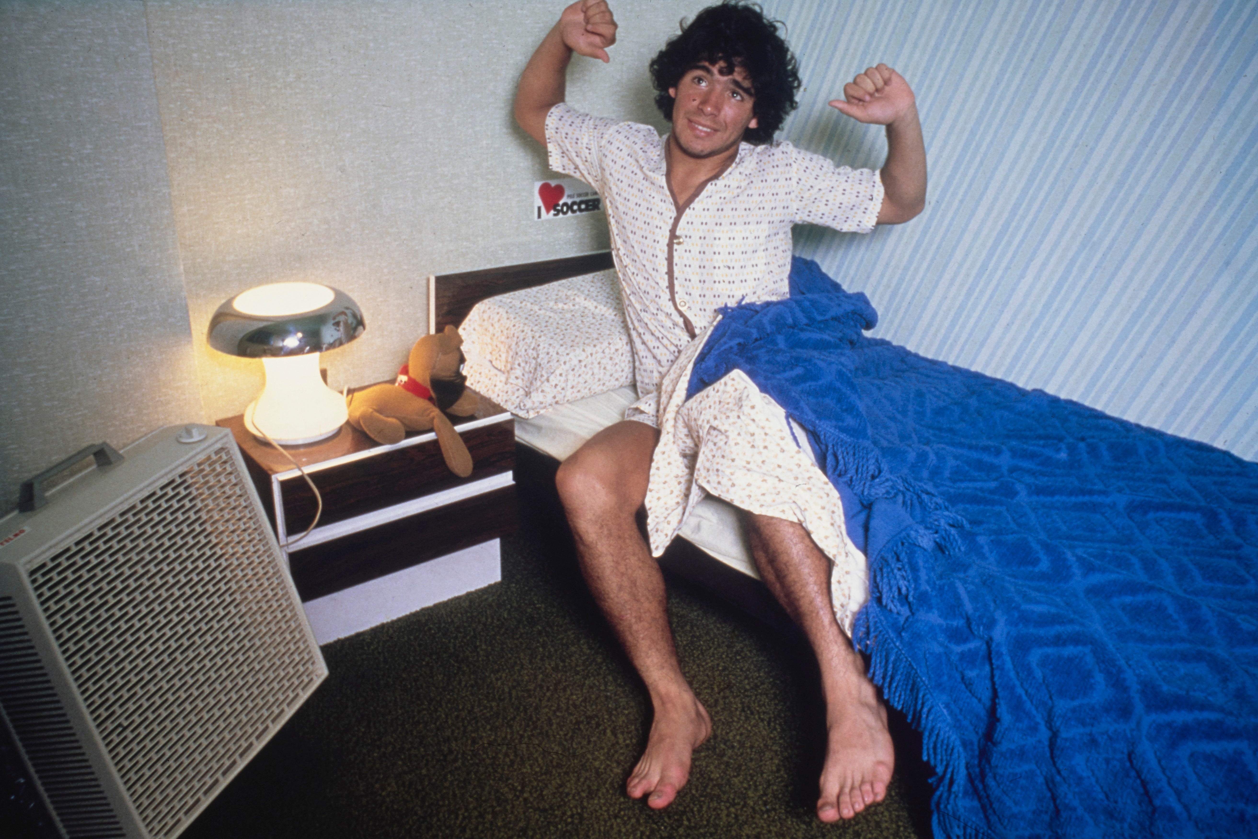 Maradona relaxing at home while he was young, in around 1980
