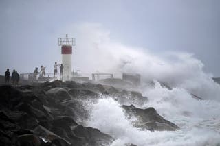 Cyclone Alfred threatens to bring dangerous winds and rainfall