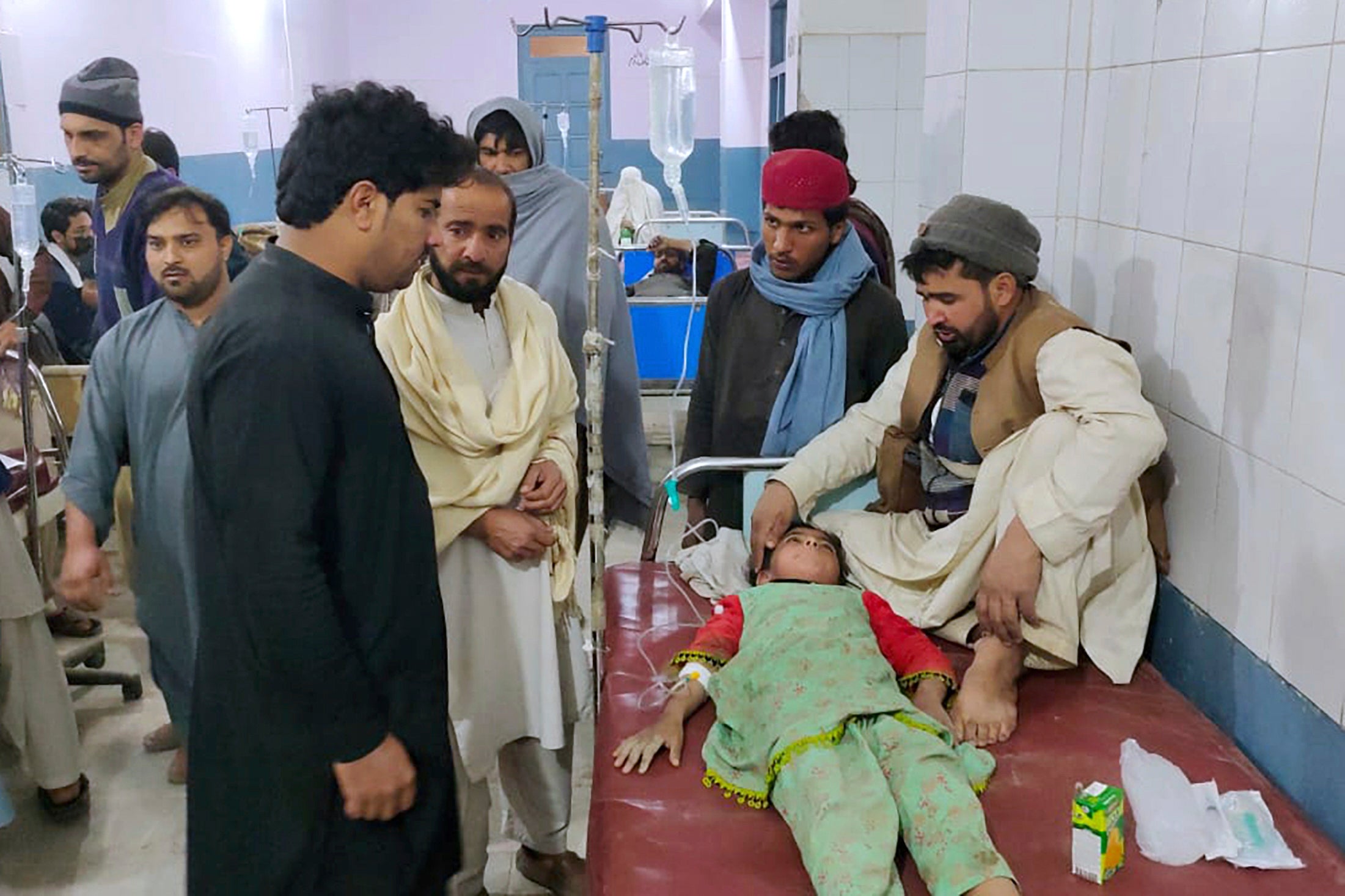 A girl injured in a suicide bombing in Pakistan’s Bannu is treated in hospital